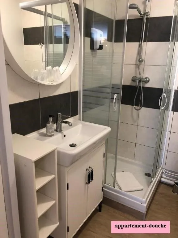 Bathroom in Hôtel Le Clos Badan