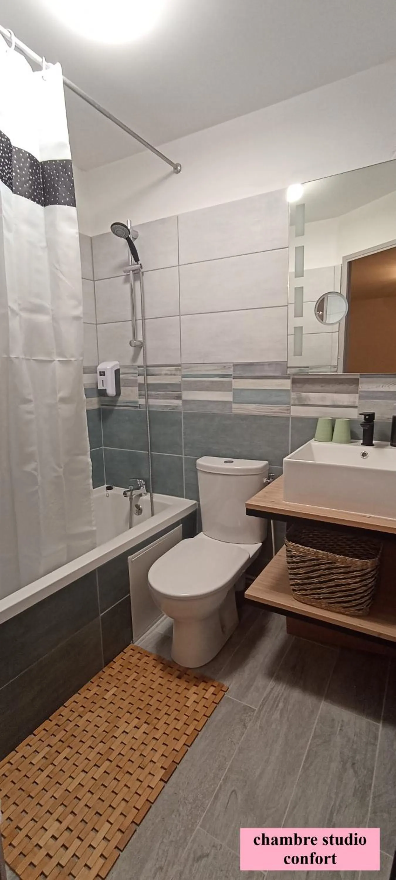 Bathroom in Hôtel Le Clos Badan