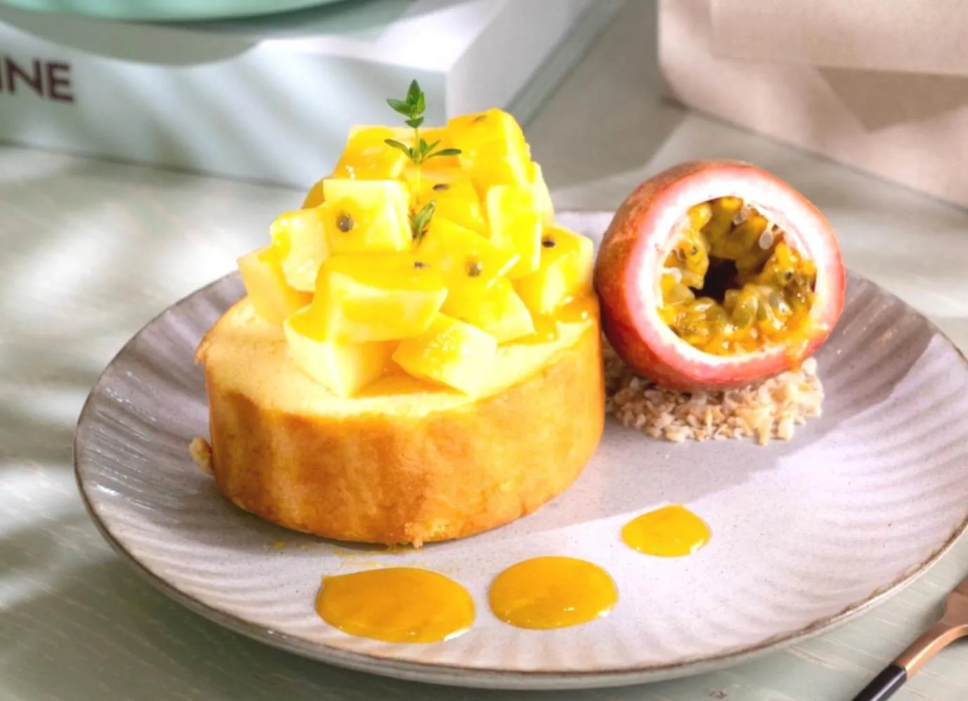 Restaurant/places to eat in Sann Hotel