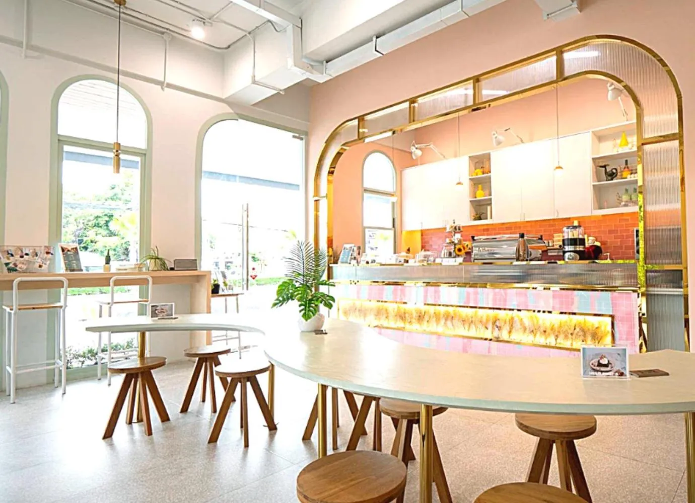 Food and drinks in Sann Hotel