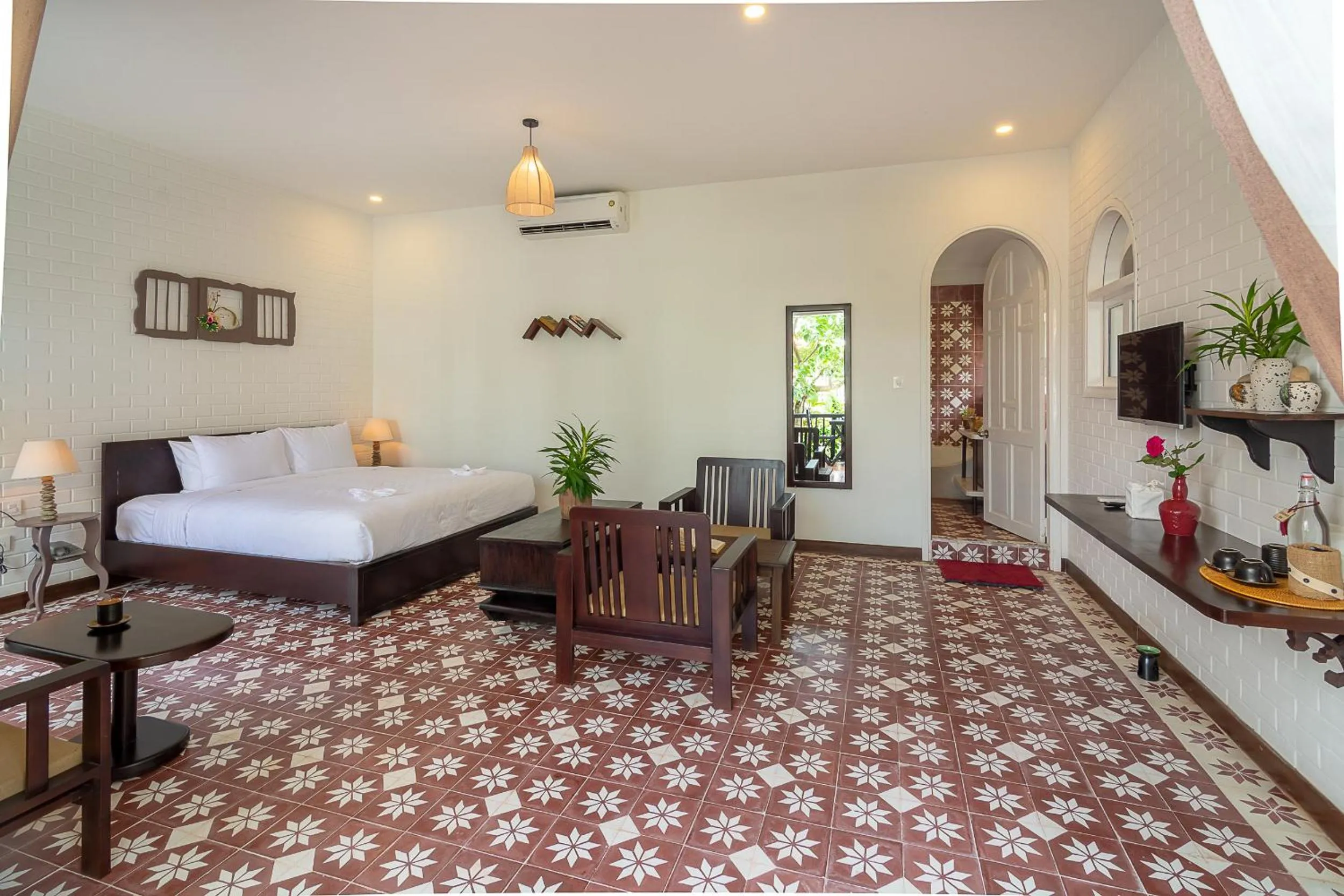 Bedroom, Bed in Blooms Boutique Village