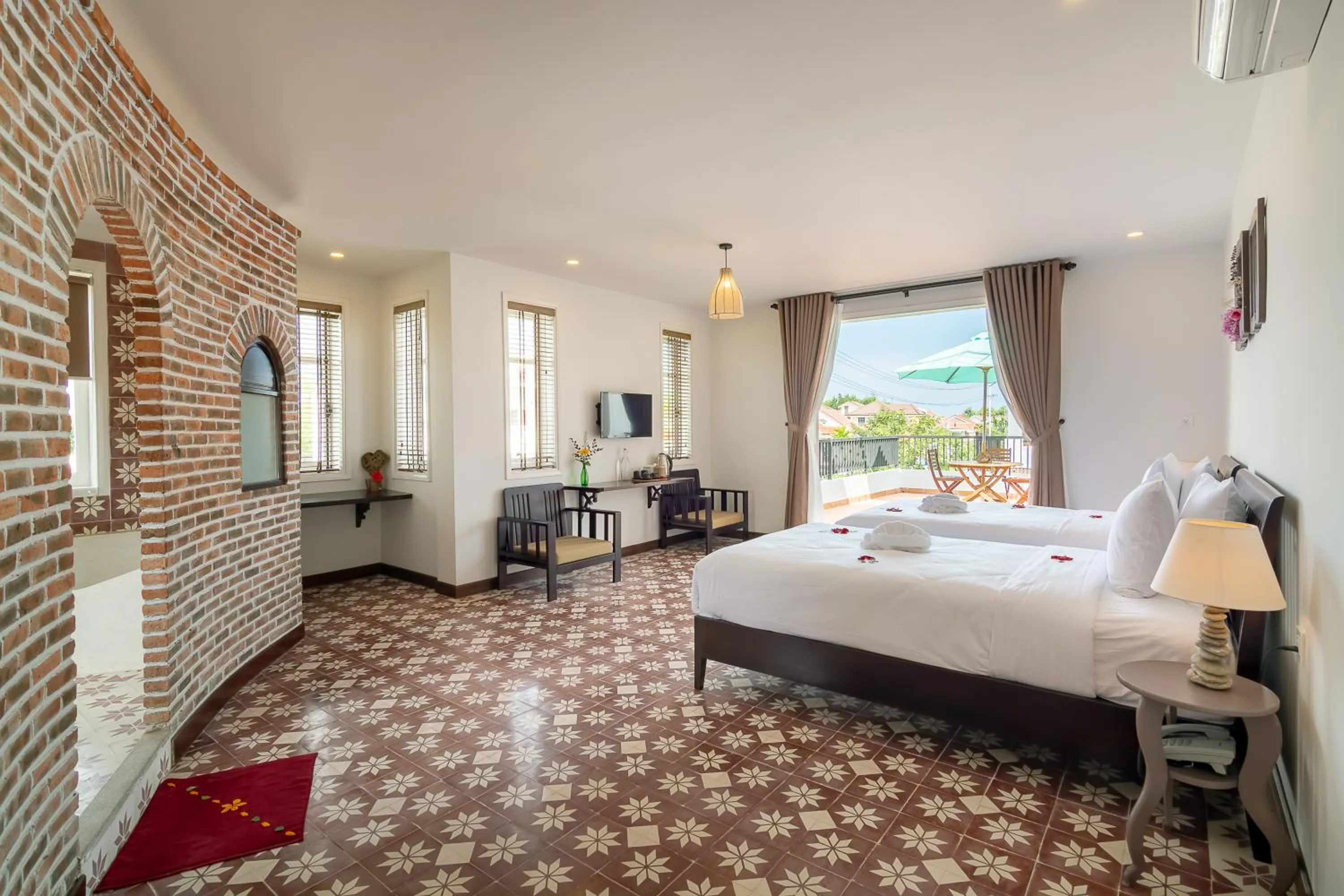 Patio, Bed in Blooms Boutique Village