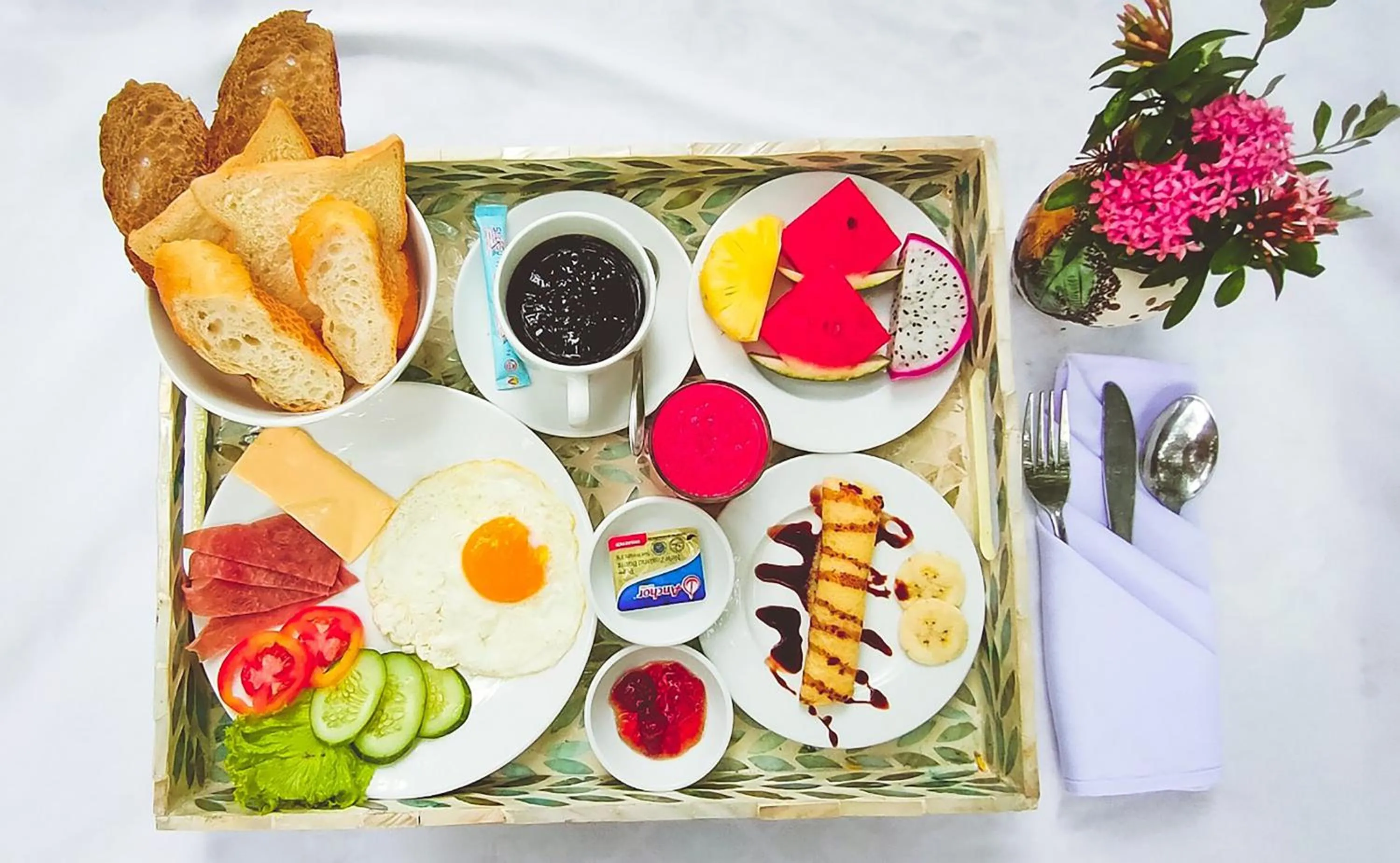 Breakfast in Blooms Boutique Village