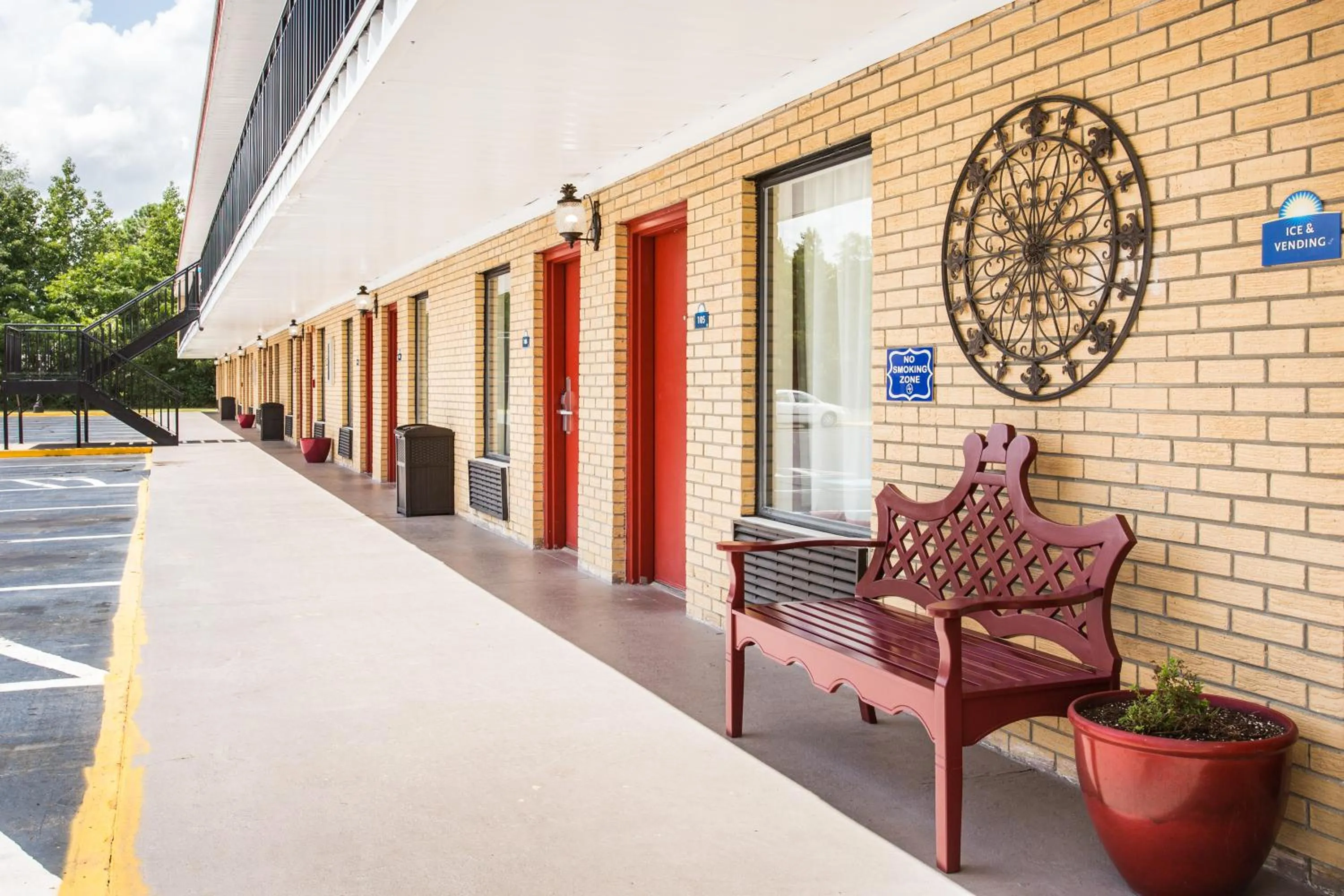 Property building in Days Inn by Wyndham Lake City