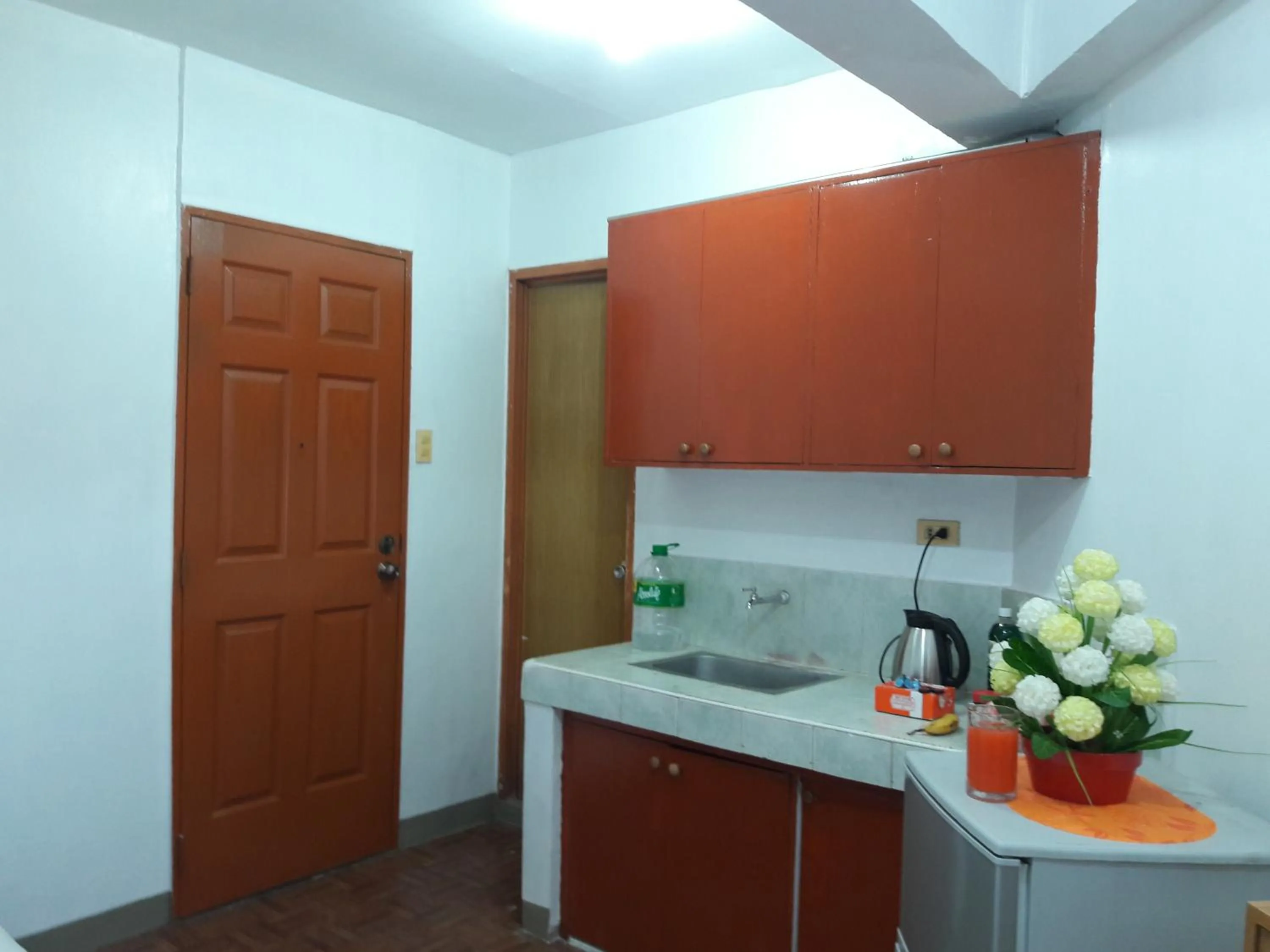 EKONUMI ROOMS at Moonwalk Paranaque