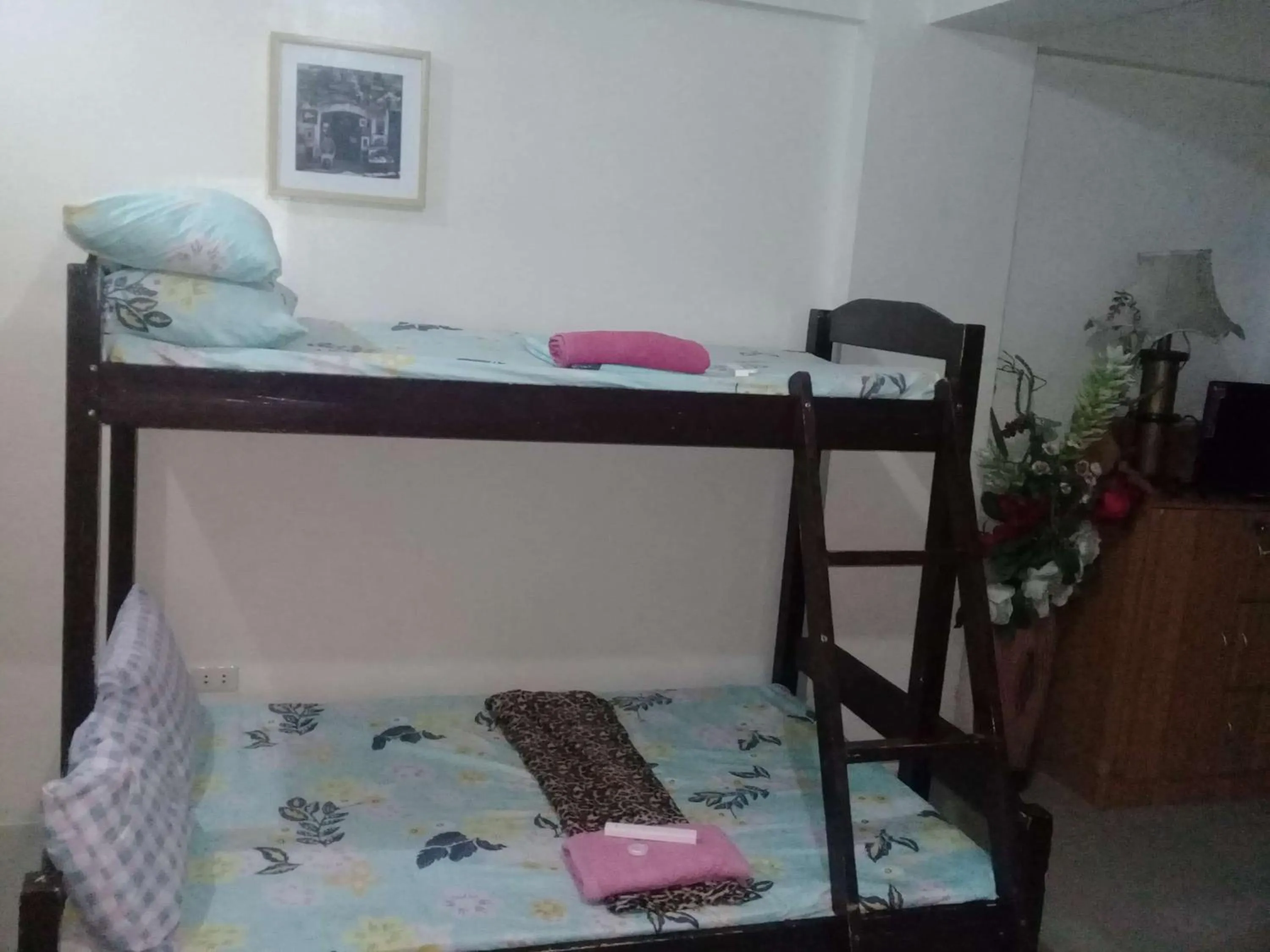 Bed in EKONUMI ROOMS at Moonwalk Paranaque