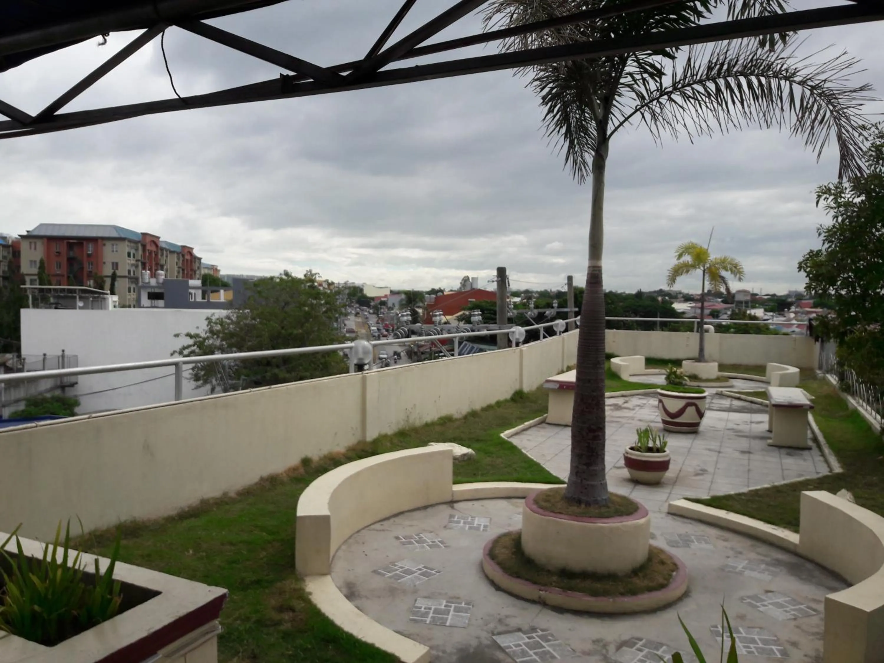 EKONUMI ROOMS at Moonwalk Paranaque