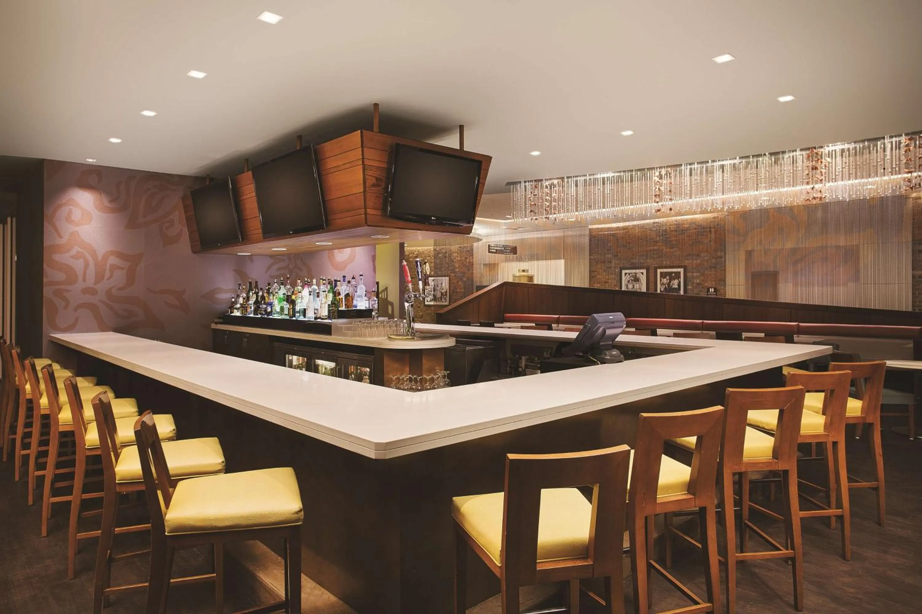 Lounge or bar in Embassy Suites by Hilton Myrtle Beach Oceanfront Resort