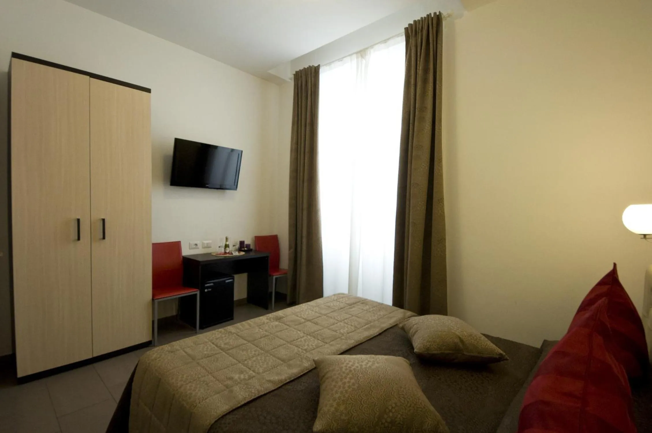 Photo of the whole room, Bed in Ara Pacis Inn