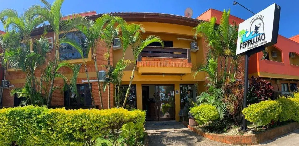 Property building in Ferrujão Pousada e Restaurante