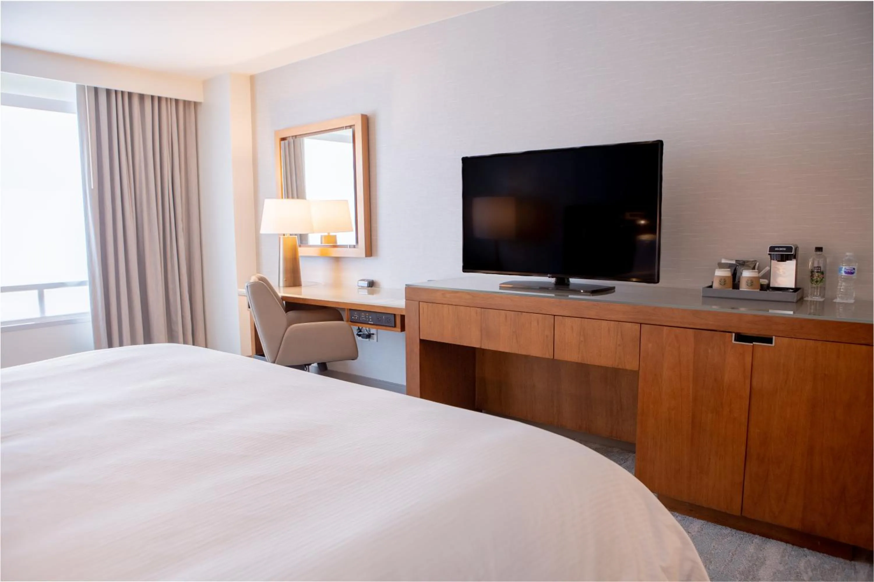 TV and multimedia, Bed in The Westin Austin at The Domain