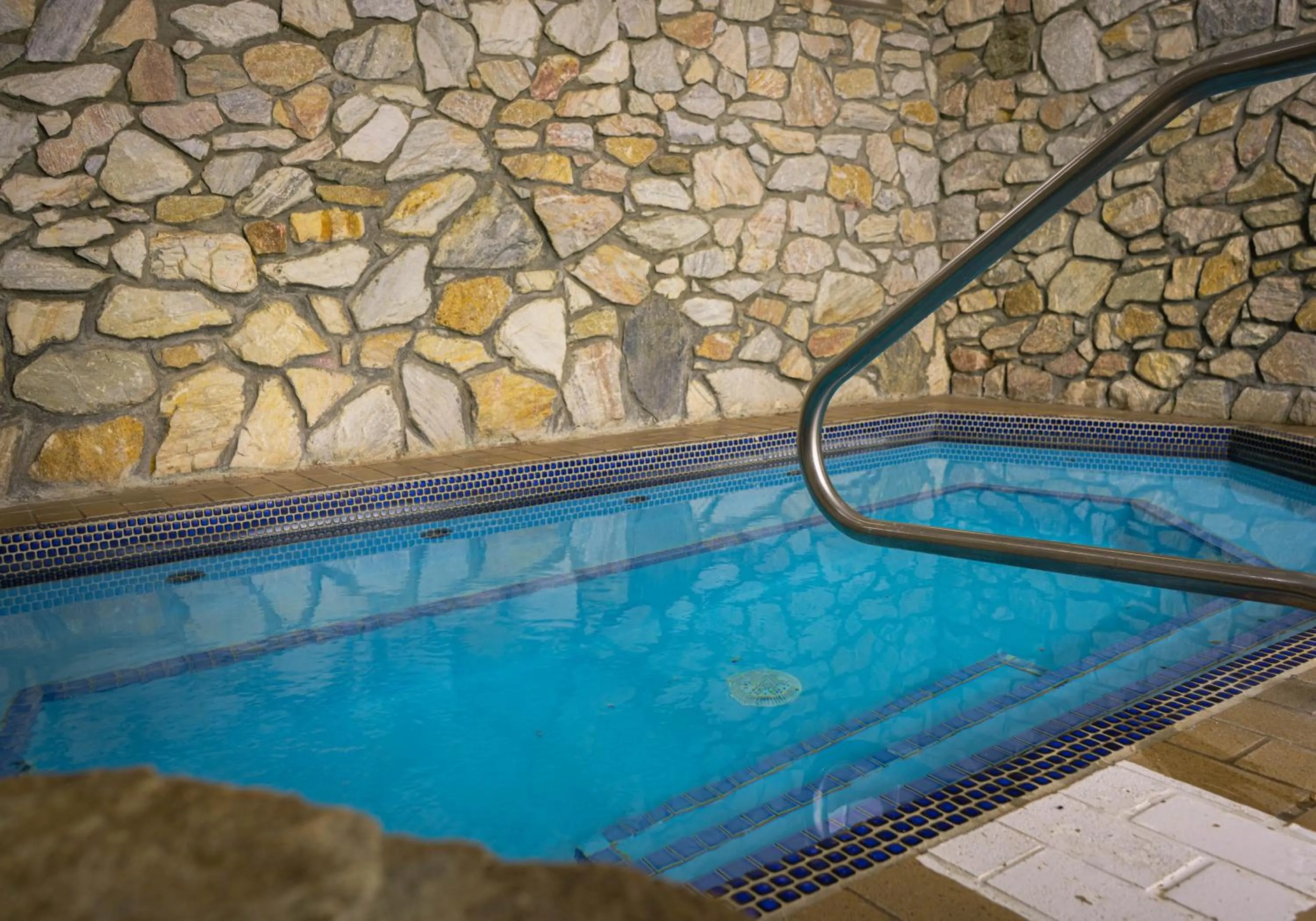Swimming pool in The Black Bear Lodge at Stratton Mountain Resort
