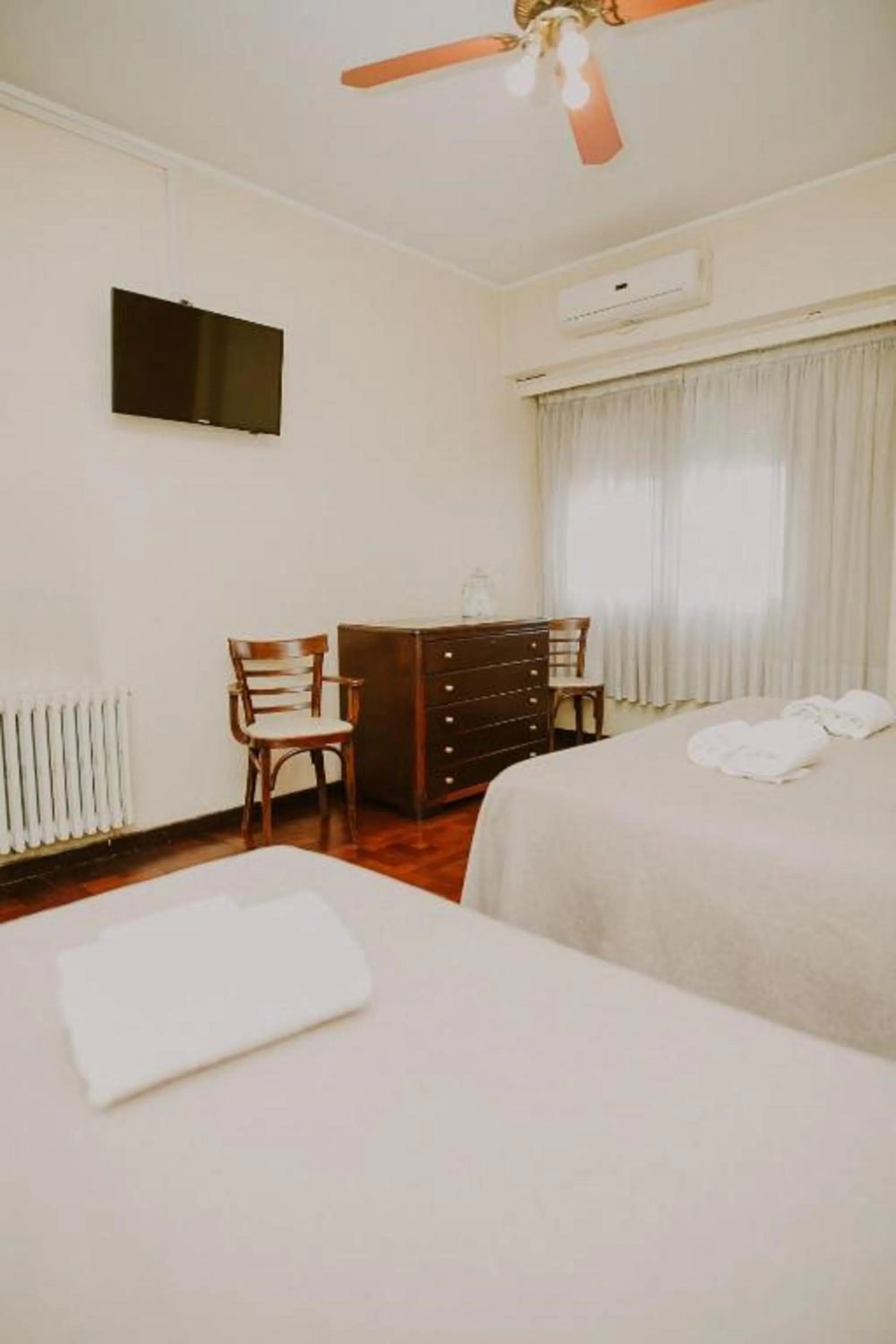 Bedroom, Bed in Gran Hotel Miglierina