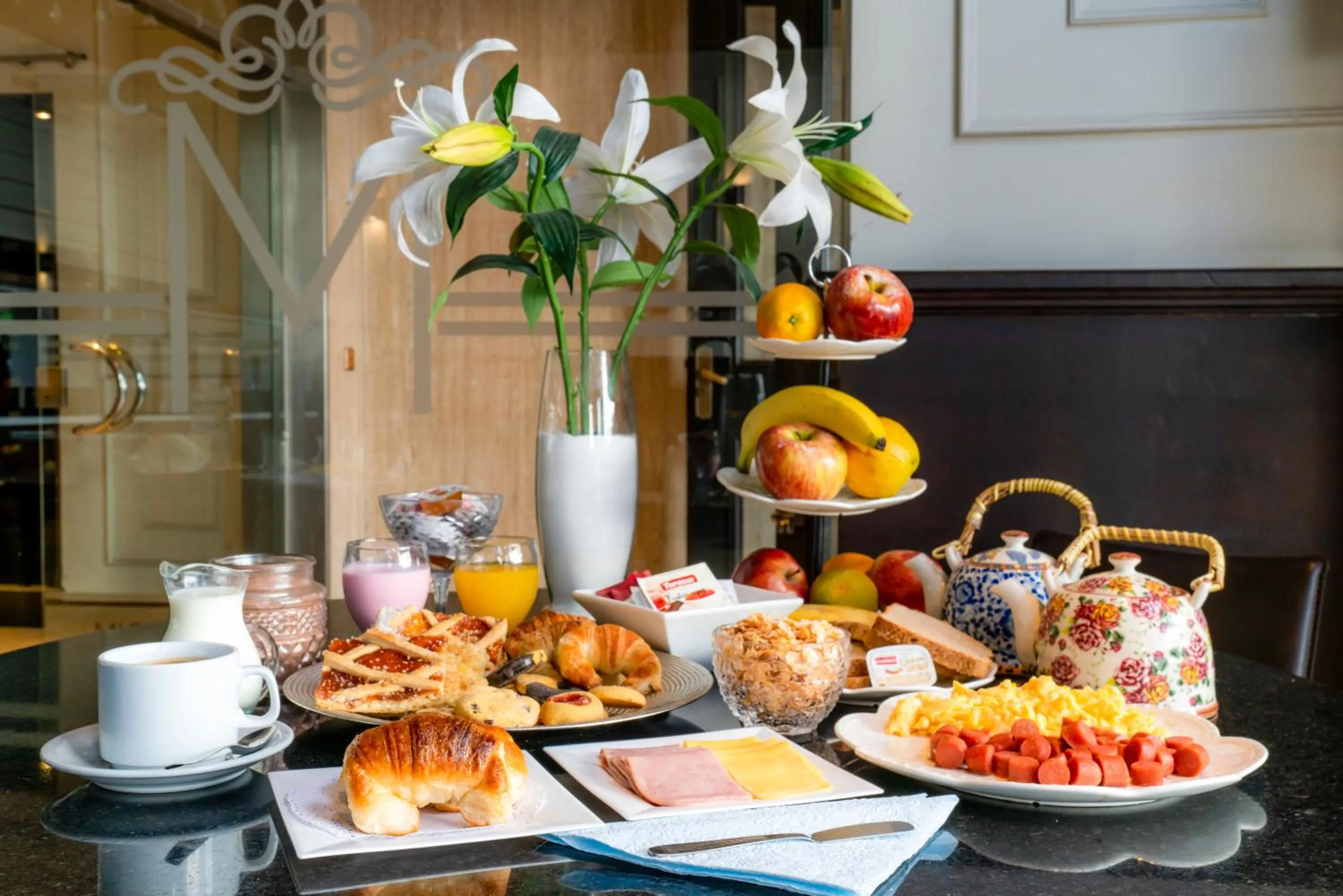 Buffet breakfast in Gran Hotel Miglierina