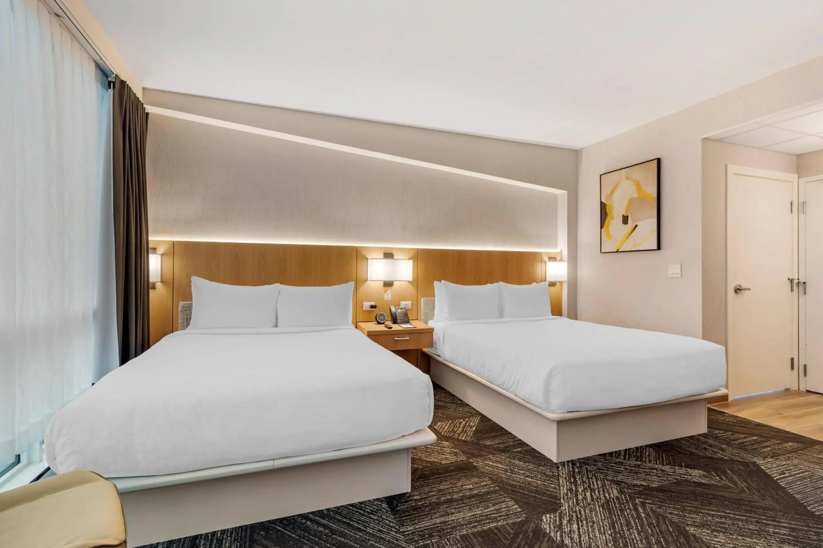 Bedroom, Bed in Clarion Lakeside Inn & Conference Centre