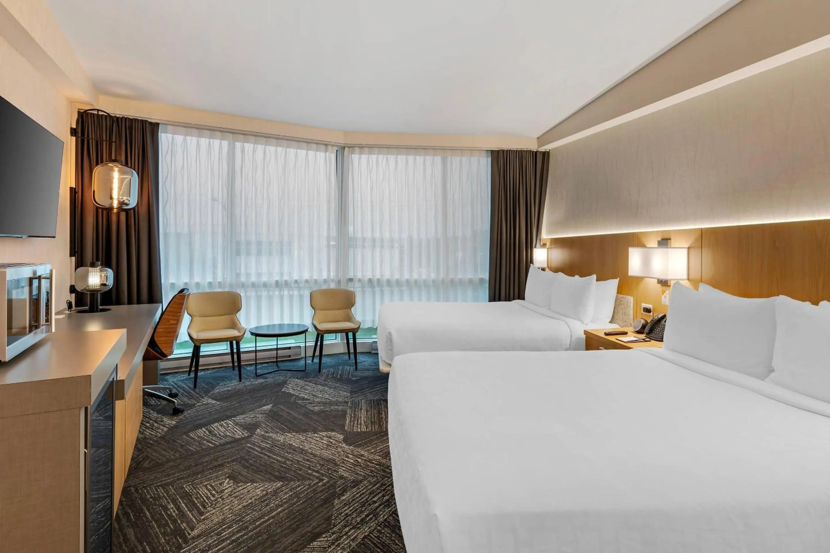 Bedroom, Bed in Clarion Lakeside Inn & Conference Centre