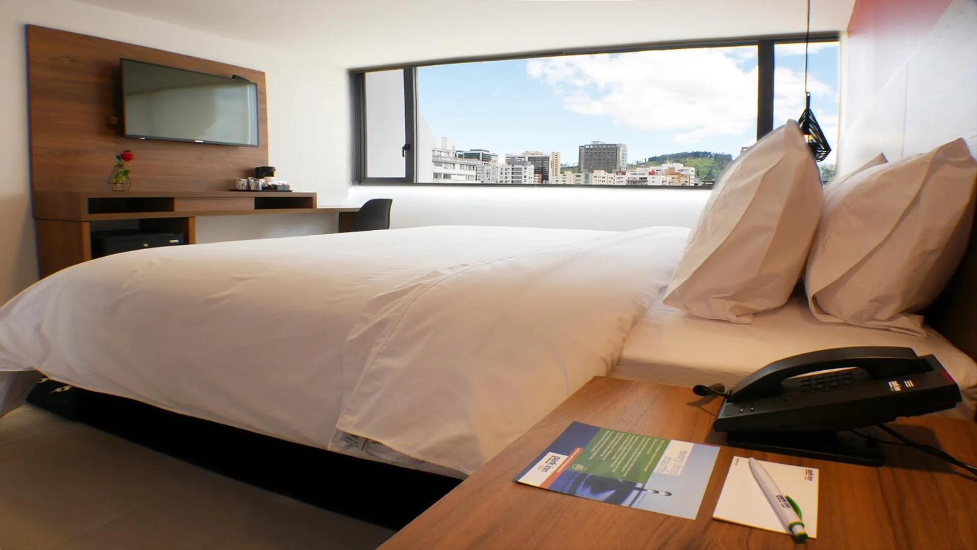 Photo of the whole room, Bed in Park Inn by Radisson Quito