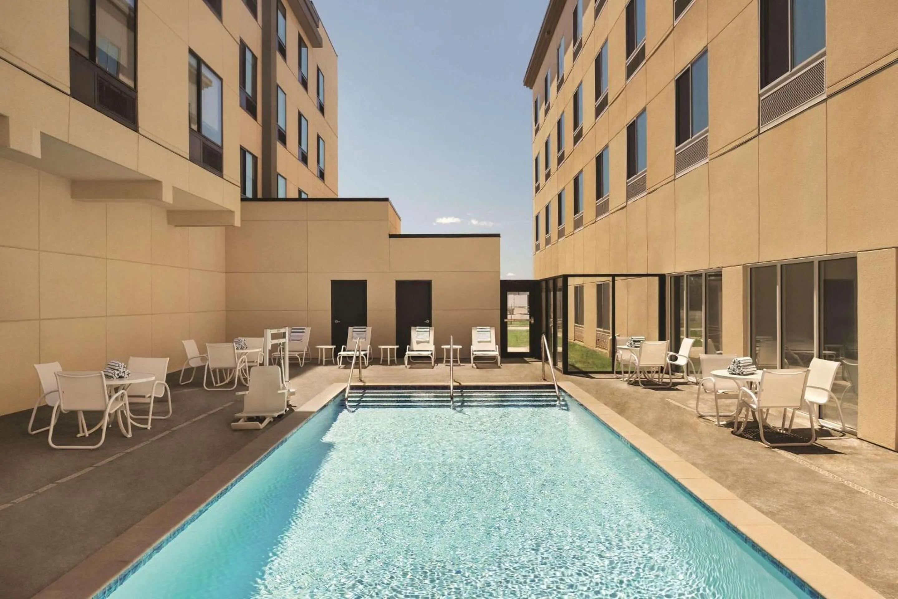 Swimming pool in Radisson Hotel Oklahoma City Airport