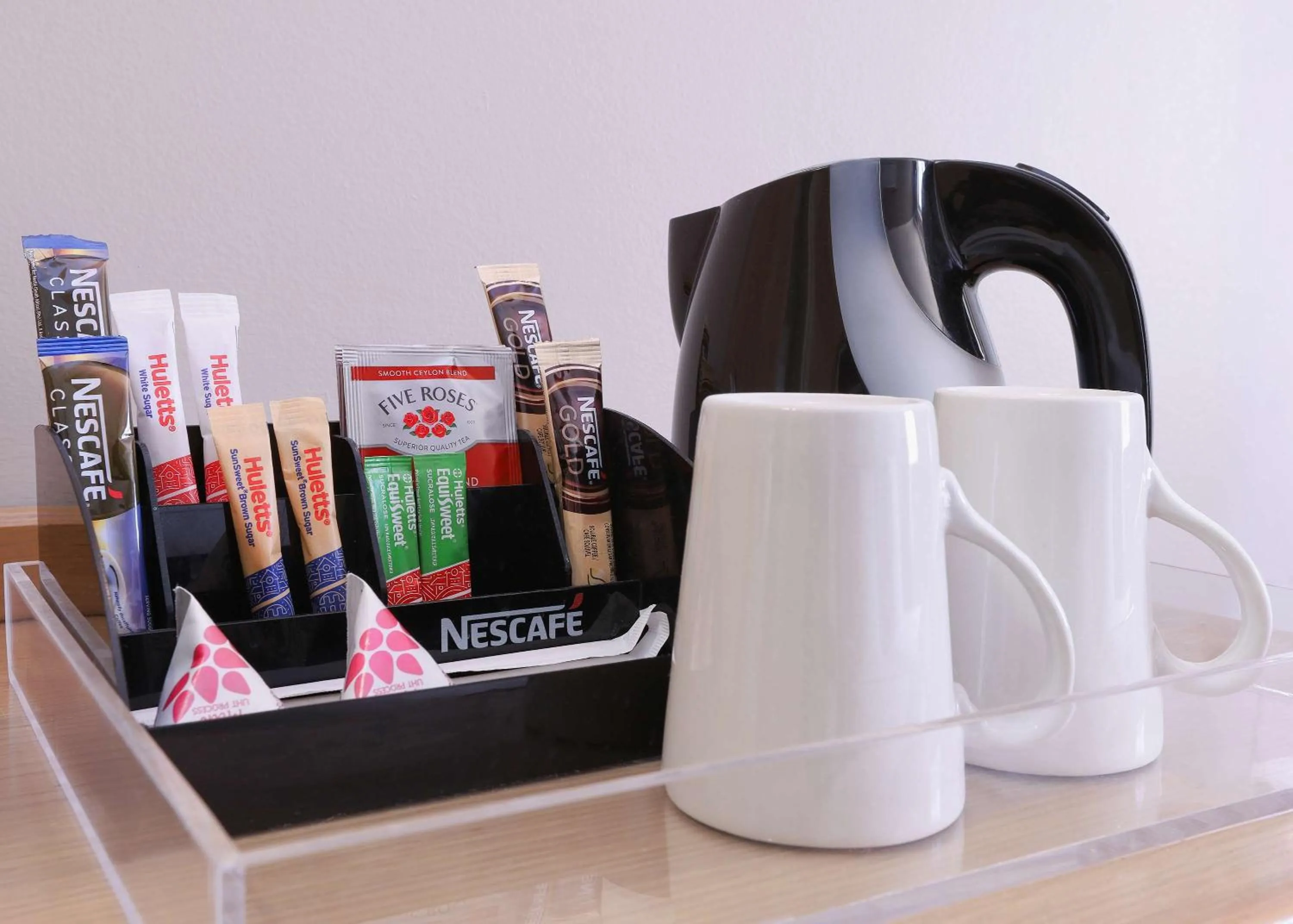 Coffee/tea facilities in StayEasy Century City