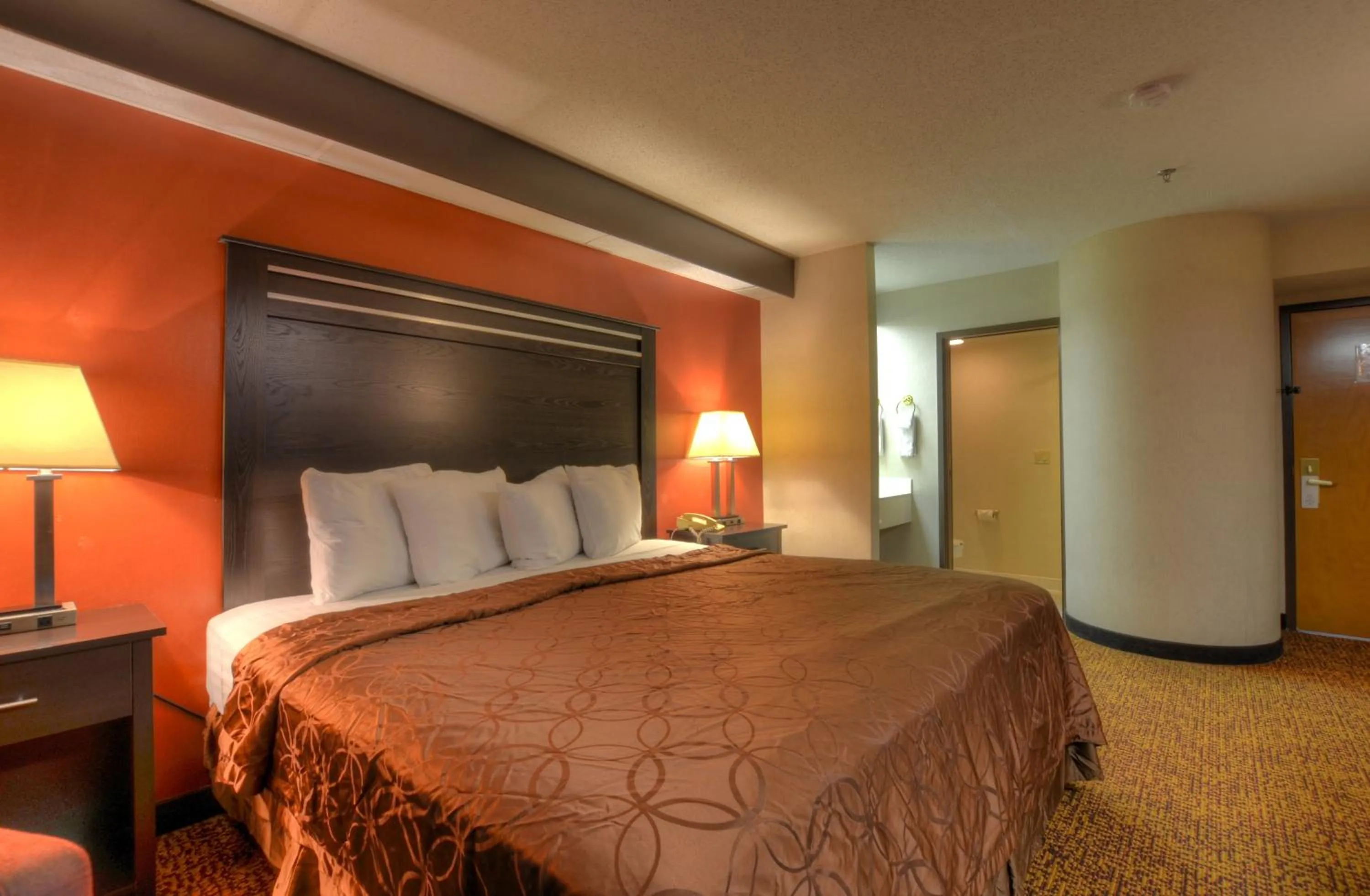 Bed in Smoky Mountain Inn & Suites