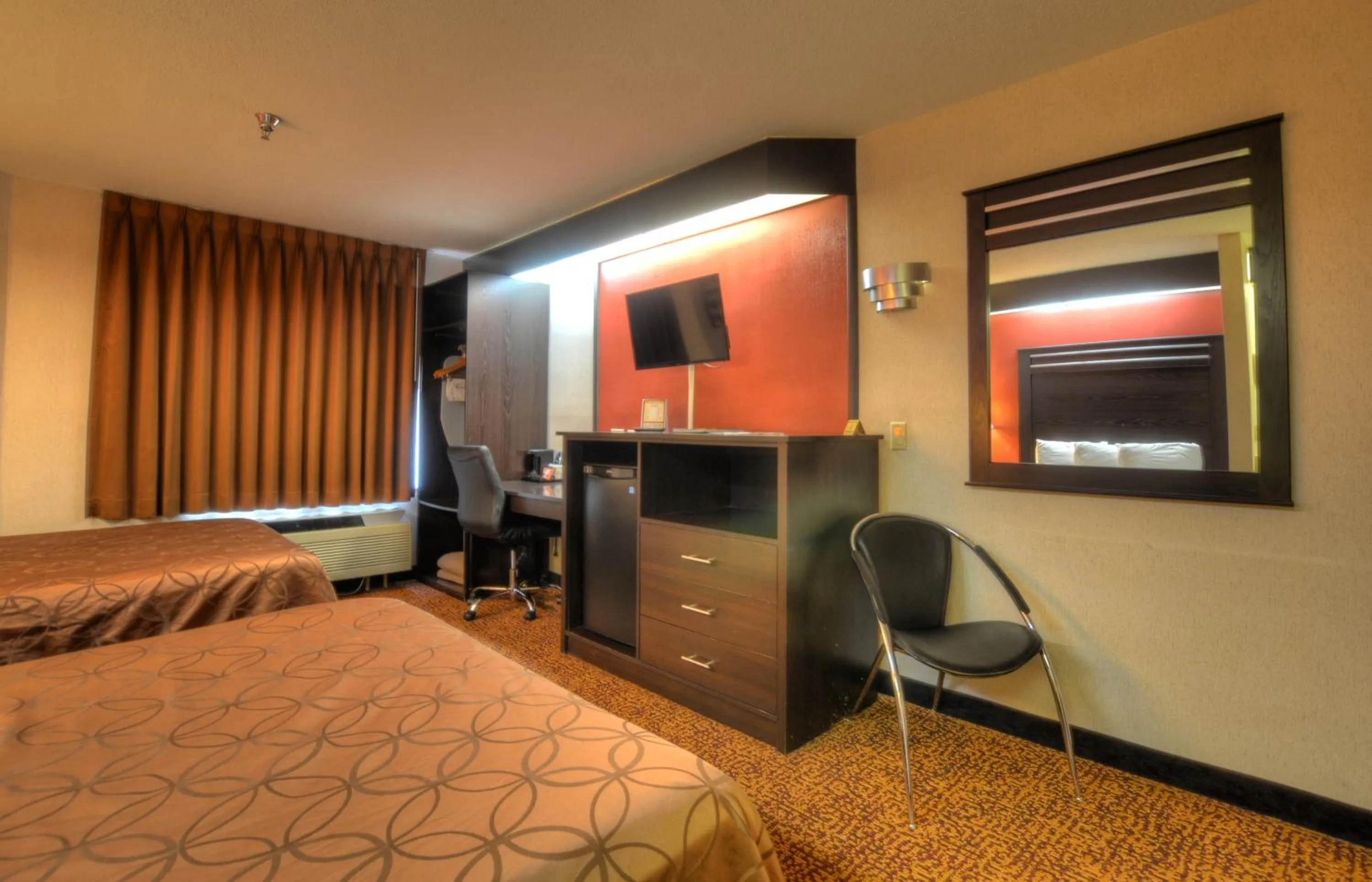 Bed in Smoky Mountain Inn & Suites