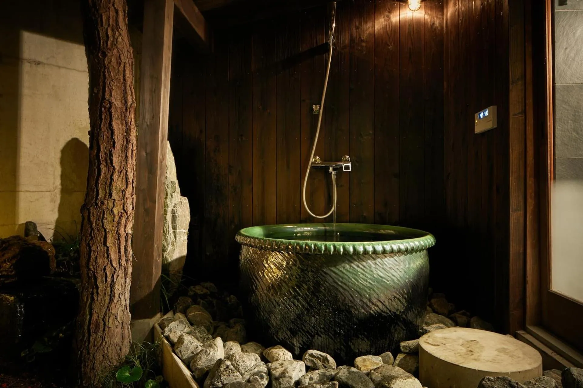 Open Air Bath in Umeyu no yado by YADORU KYOTO HANARE