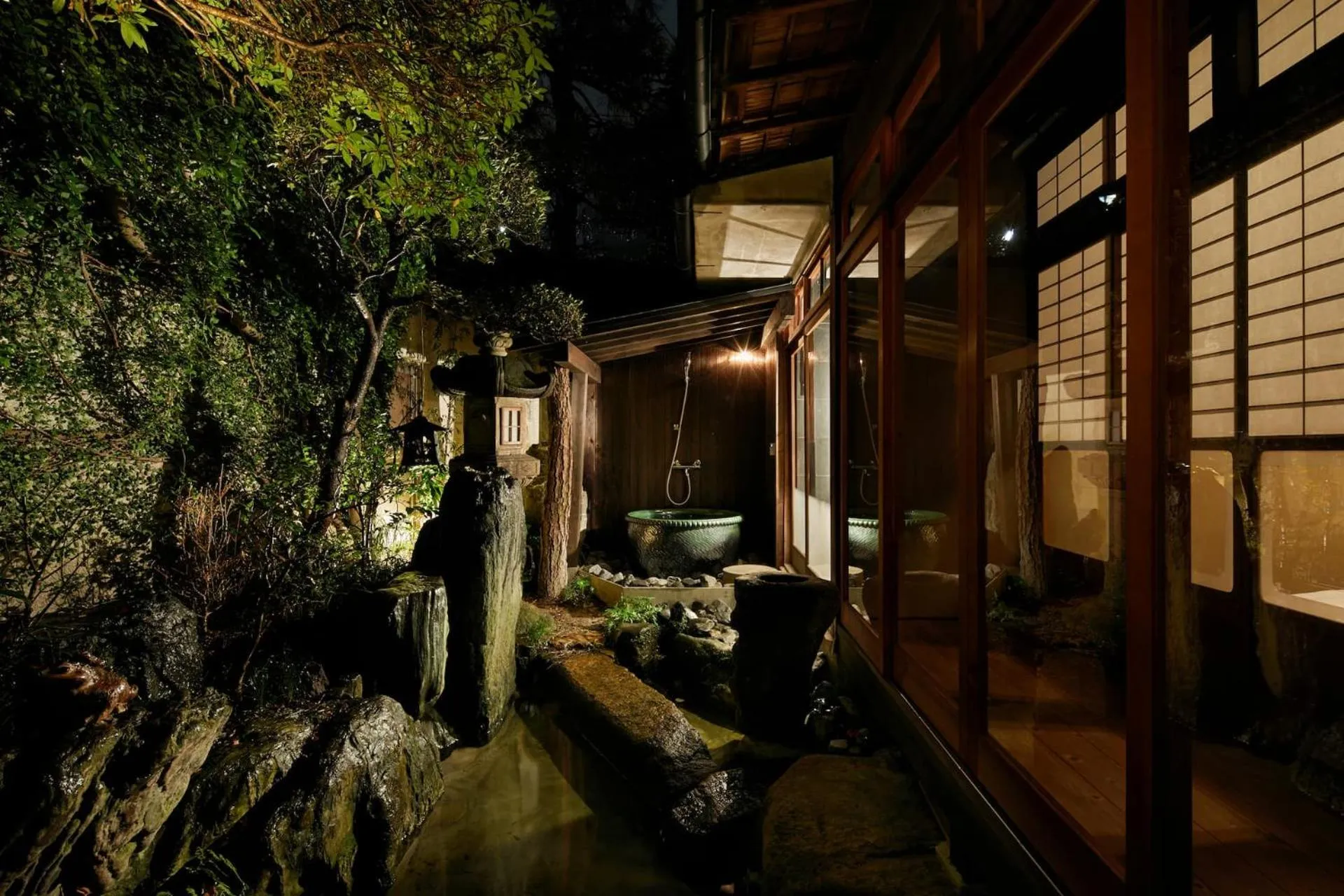 Garden in Umeyu no yado by YADORU KYOTO HANARE