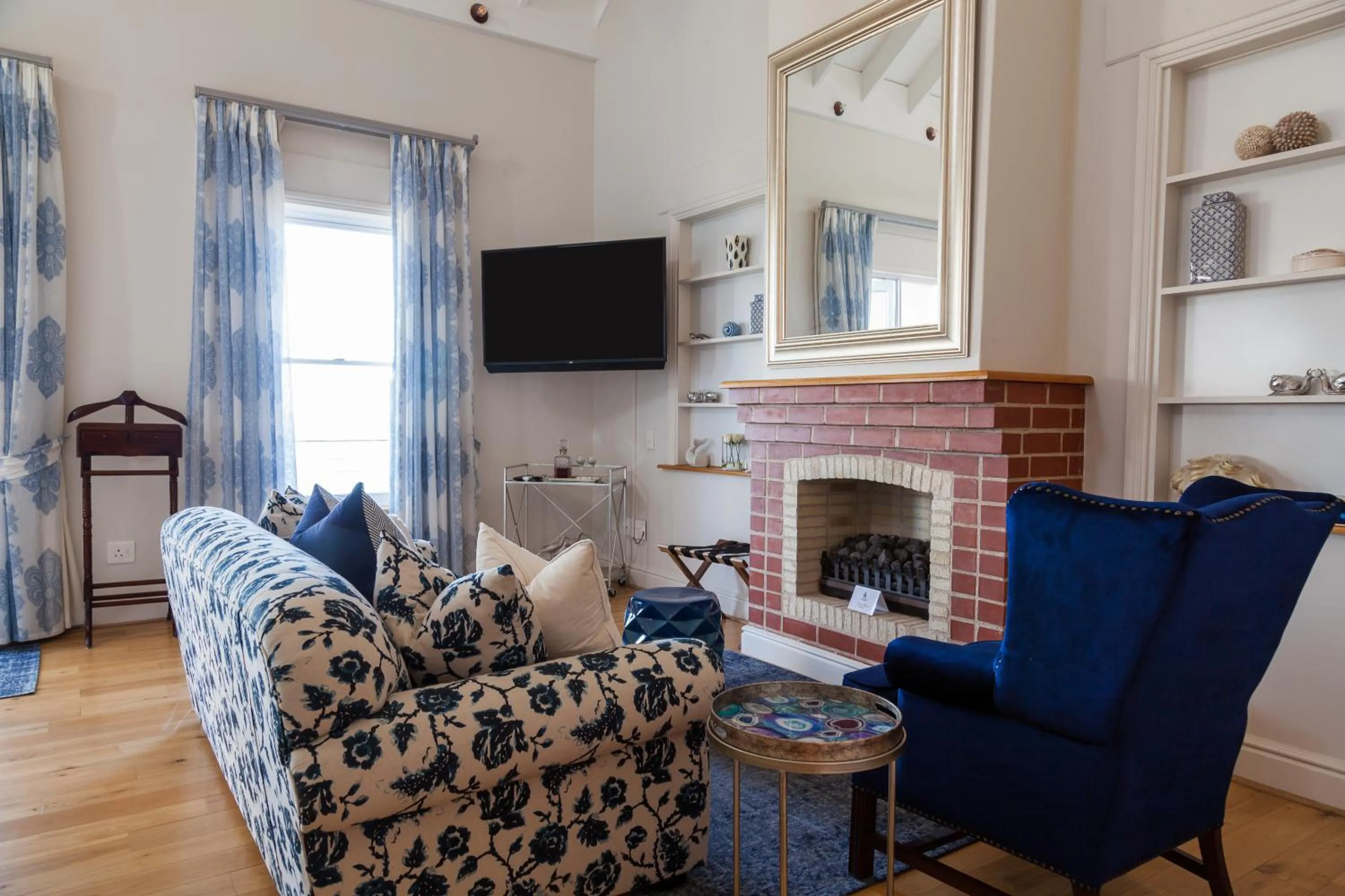 Living room in Tintswalo Boulders