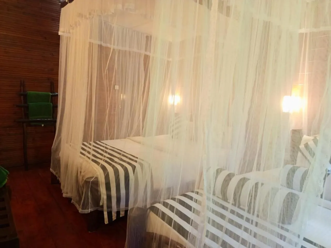 Bed in Jungle Face Inn