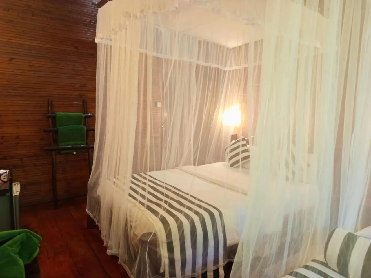 Bed in Jungle Face Inn