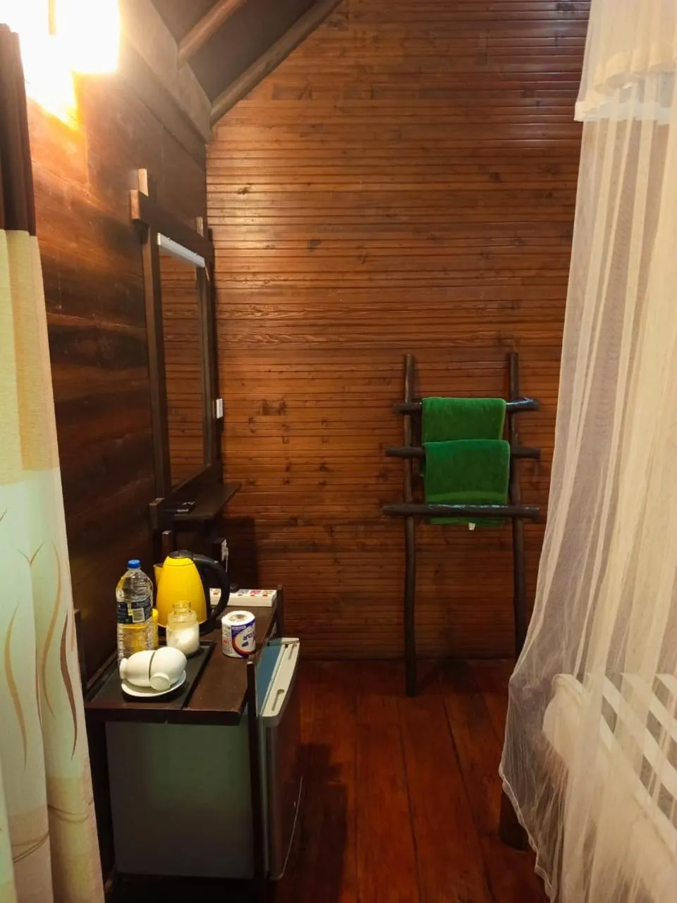 Bed in Jungle Face Inn