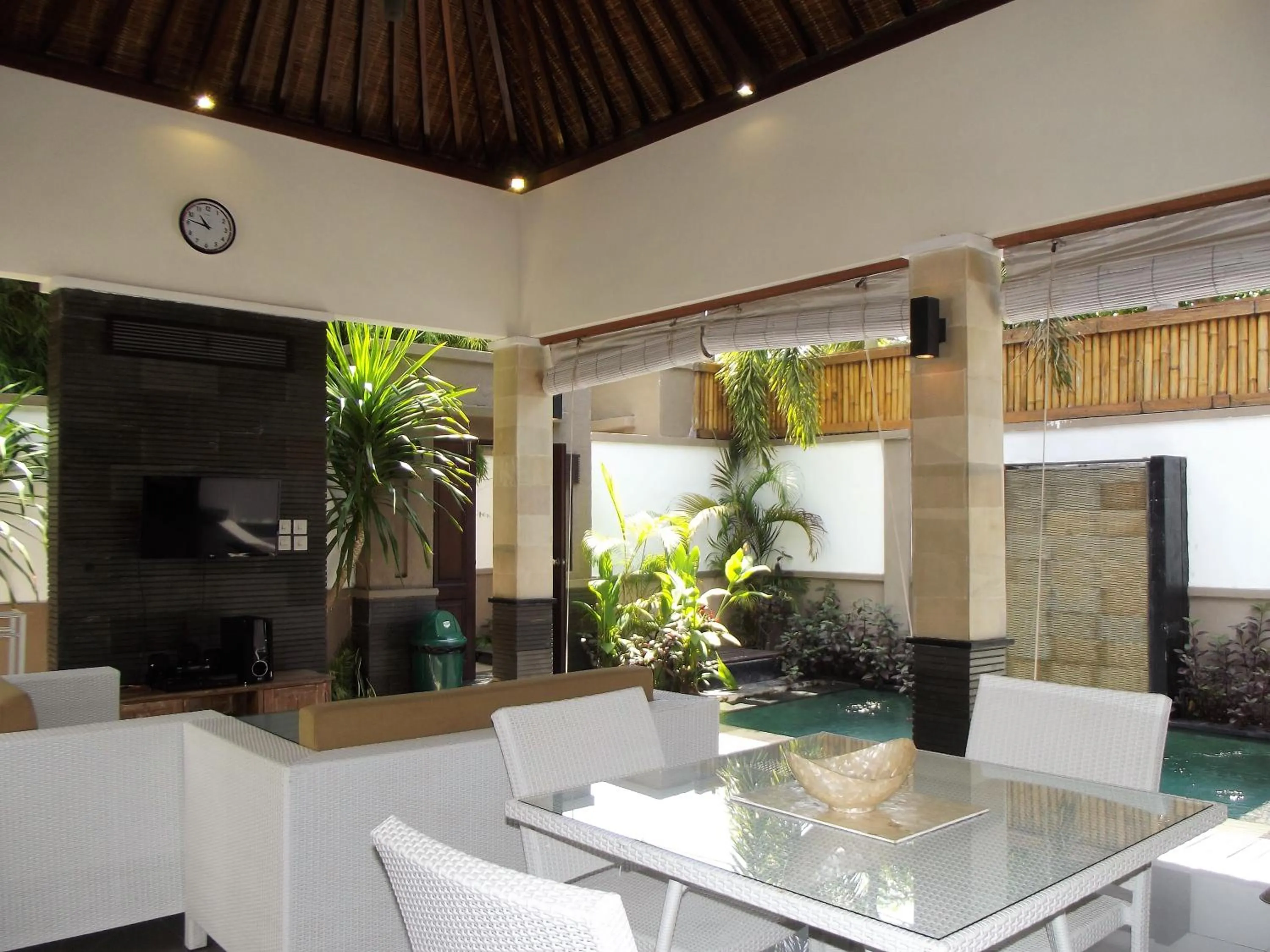Communal lounge/ TV room in The Lakshmi Villas by The Beach House