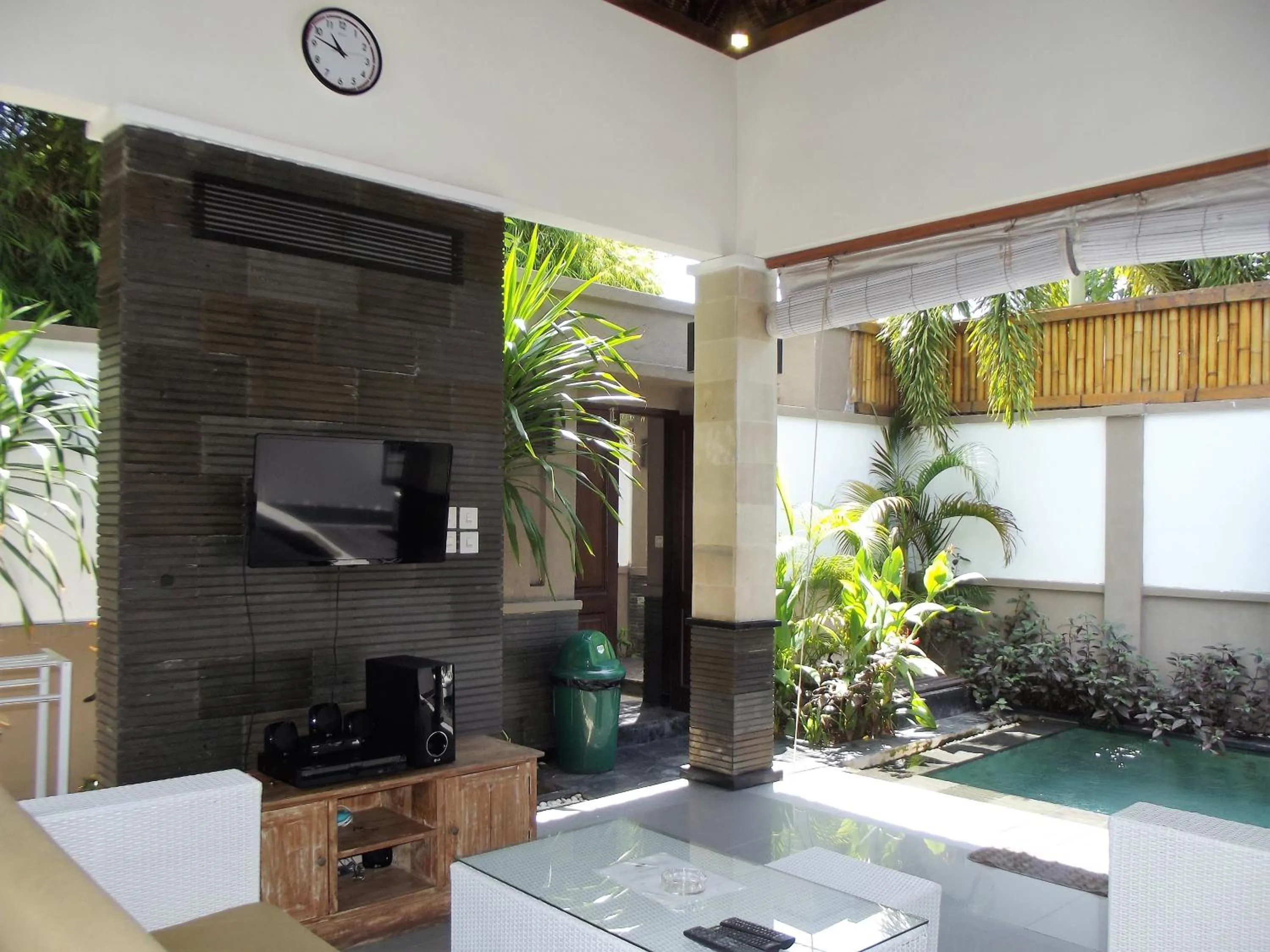 Communal lounge/ TV room in The Lakshmi Villas by The Beach House