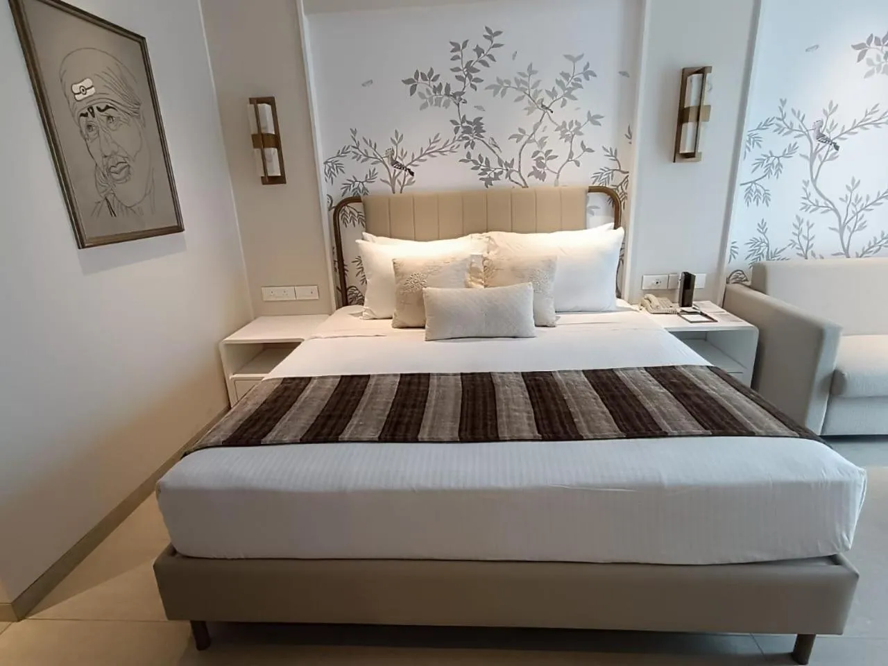 Bed in Sun-n-Sand Shirdi