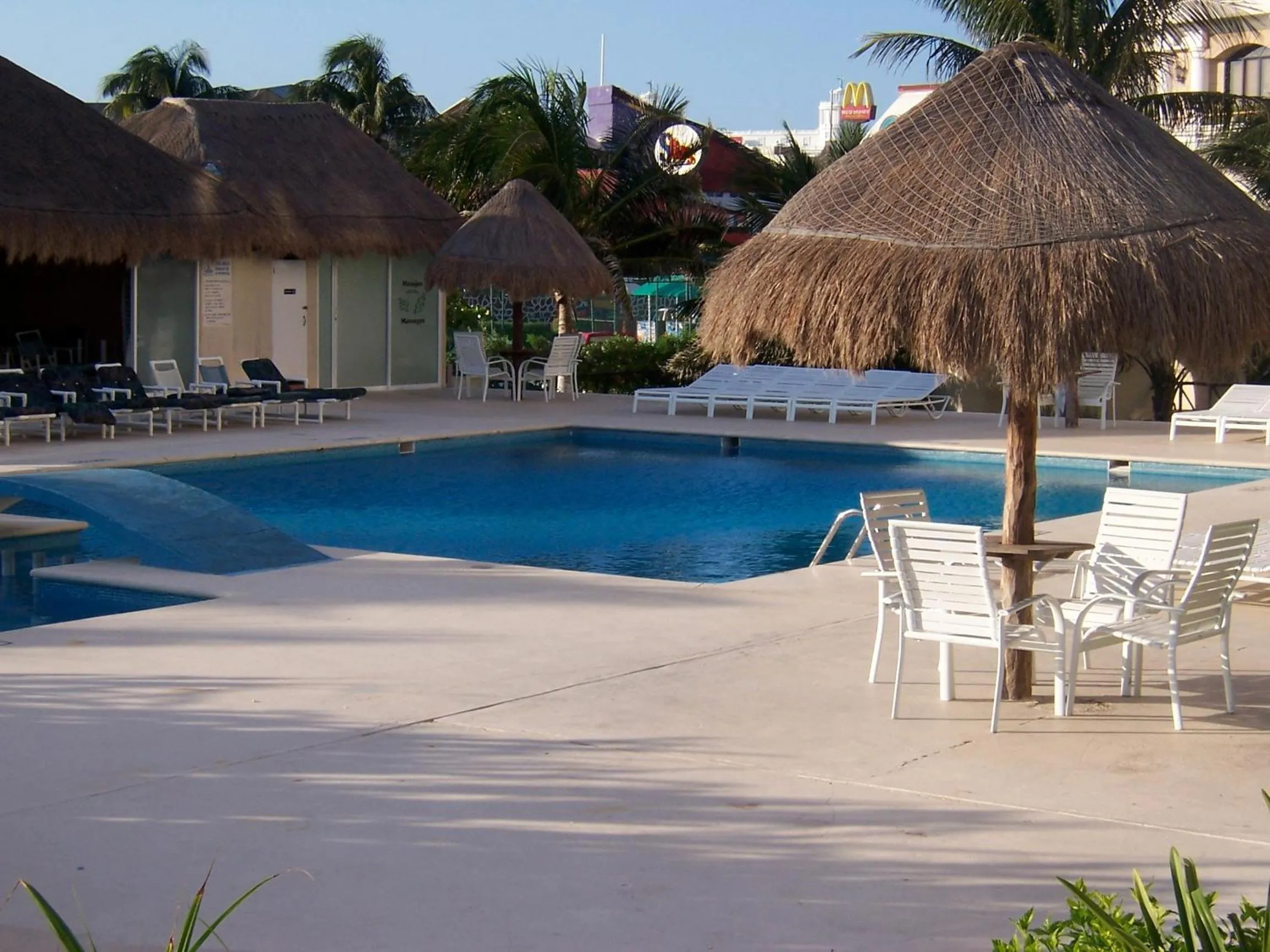 Swimming pool in Salvia Cancun Aparts