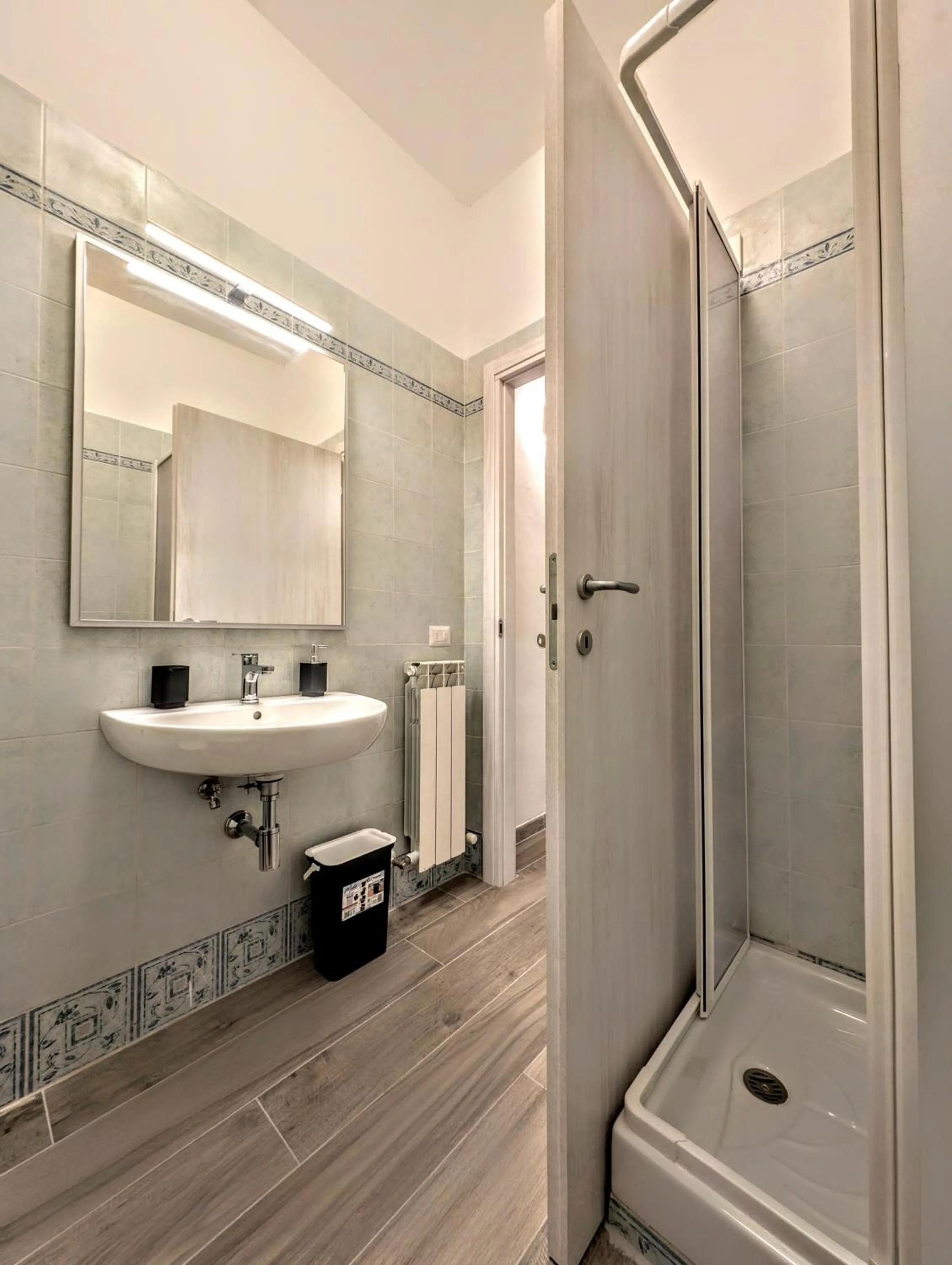 Shower in La Poggerina