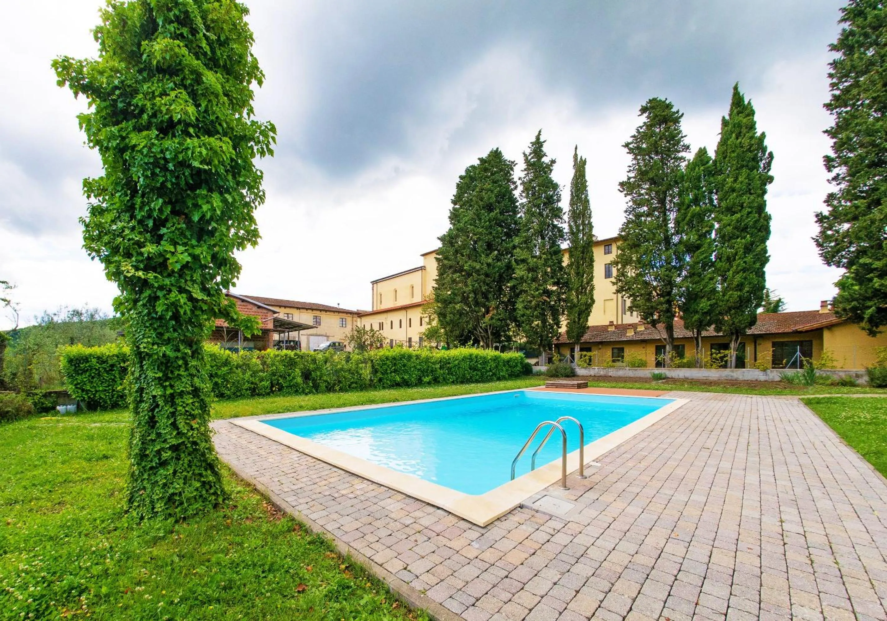 Property building in La Poggerina