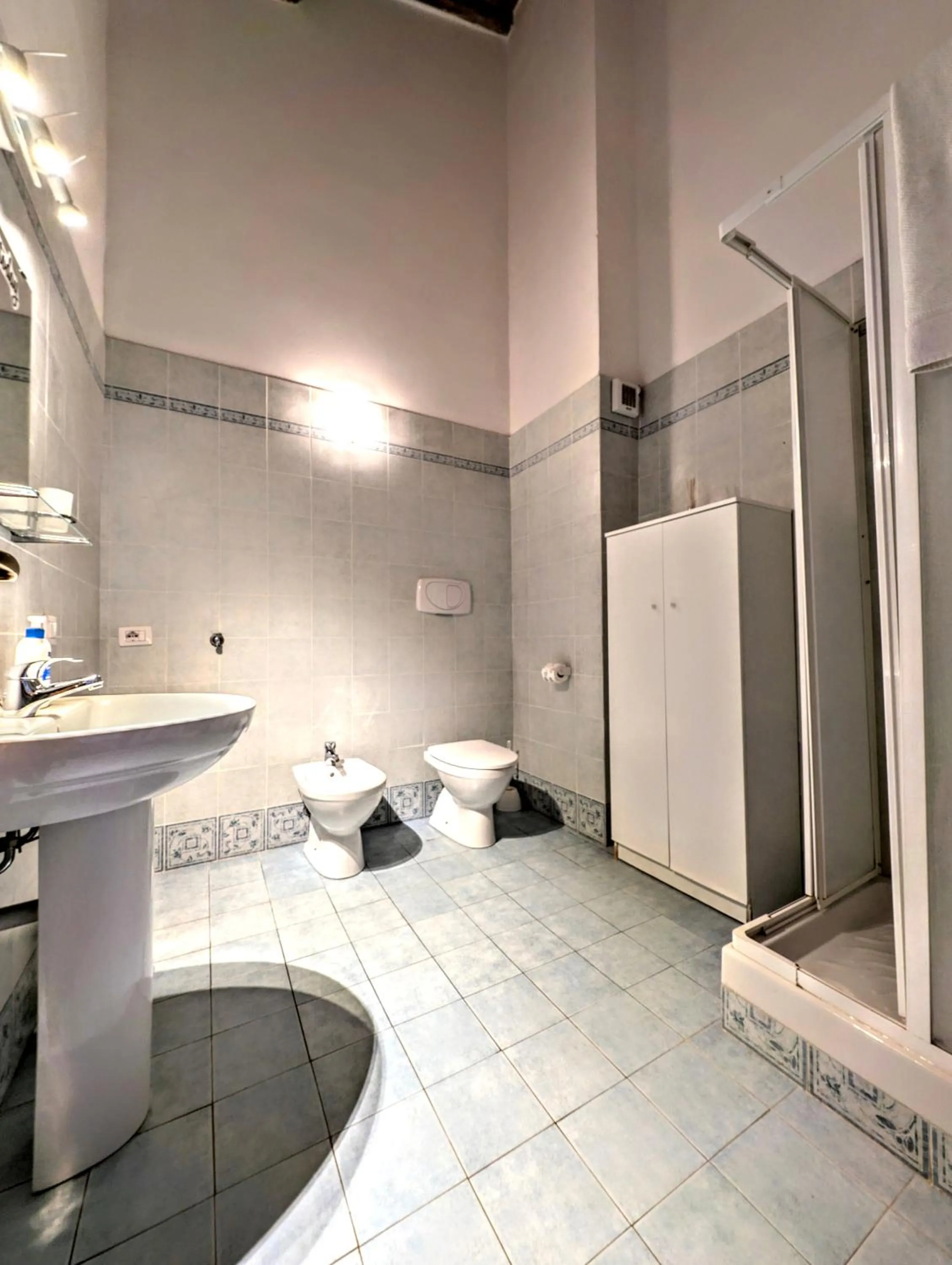 Shower in La Poggerina