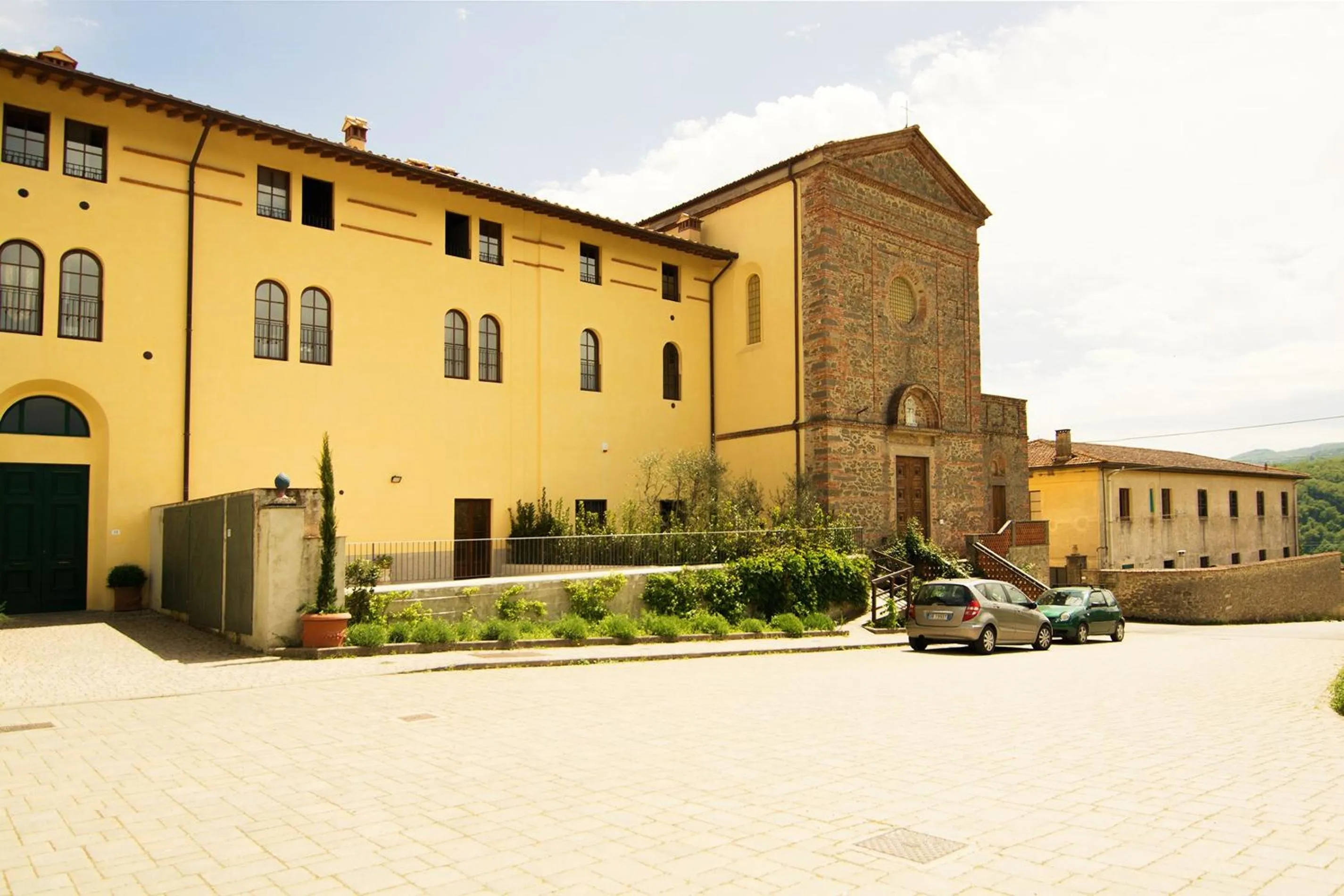 Property building in La Poggerina