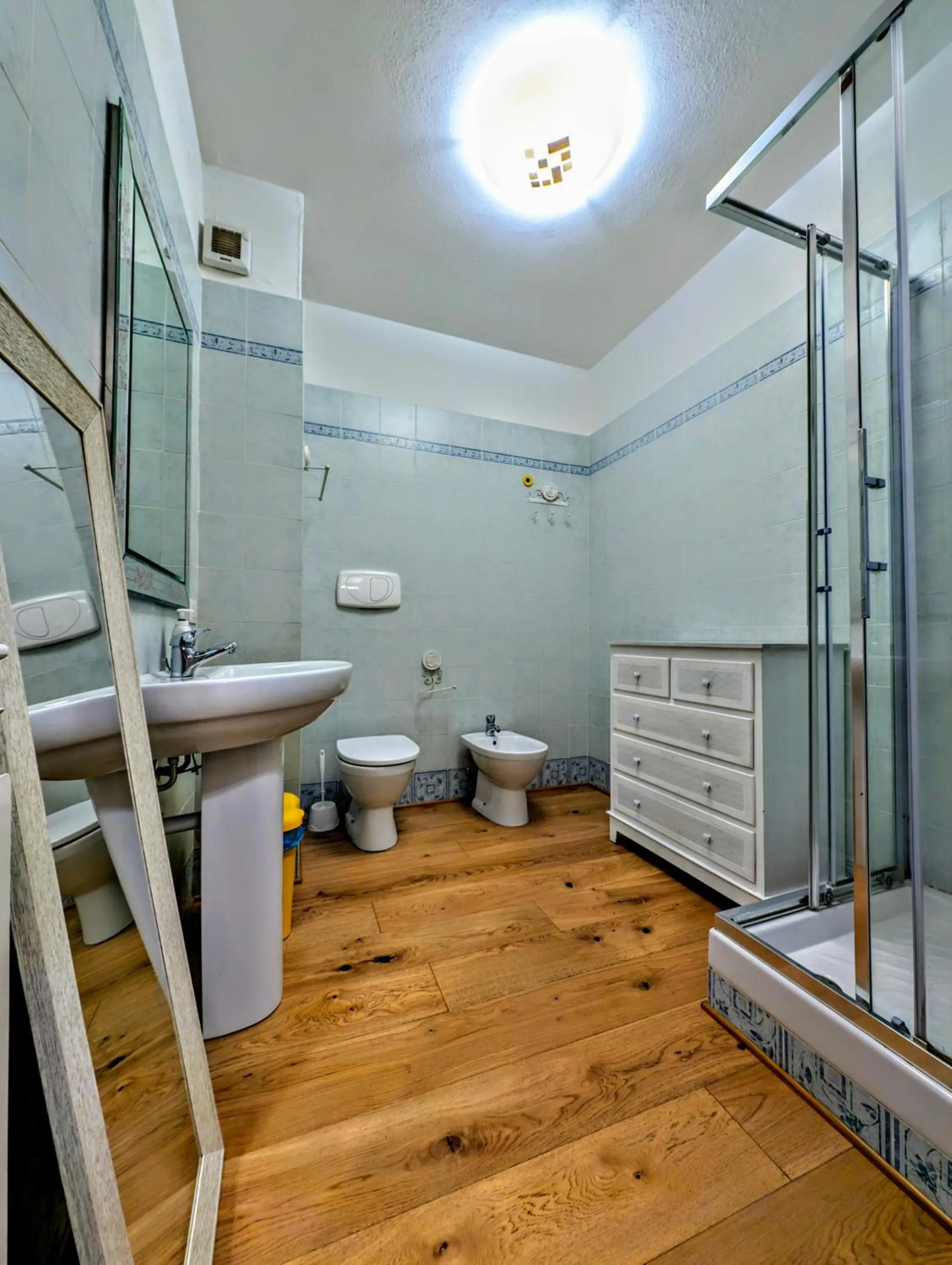 Shower in La Poggerina