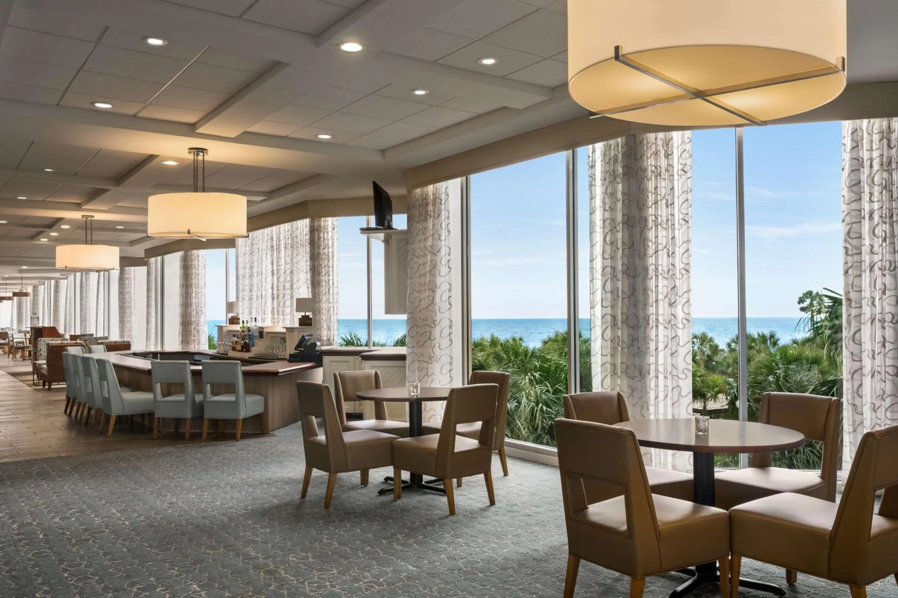 Lounge or bar in Hilton Myrtle Beach Resort