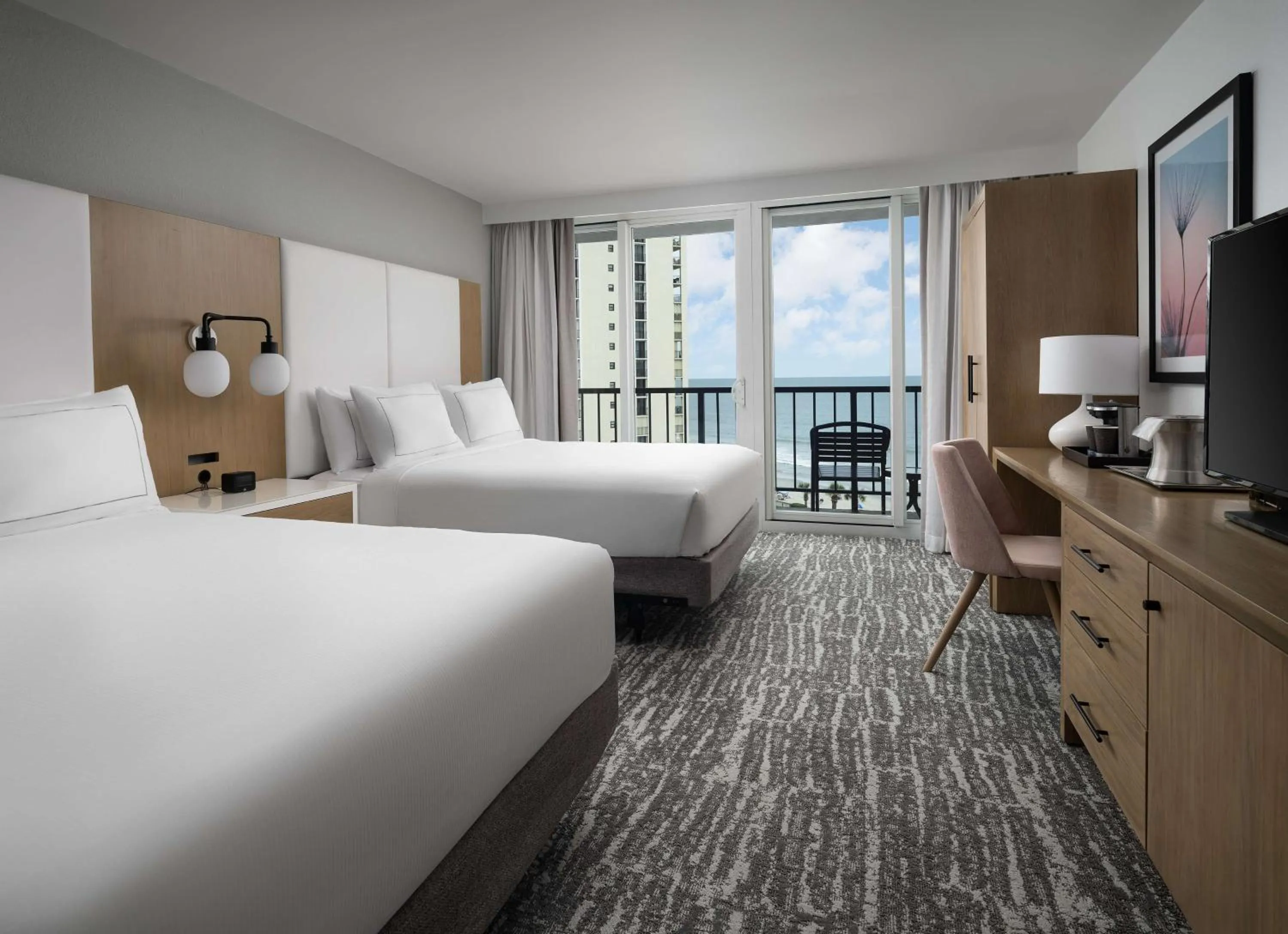 Bedroom, Bed in Hilton Myrtle Beach Resort