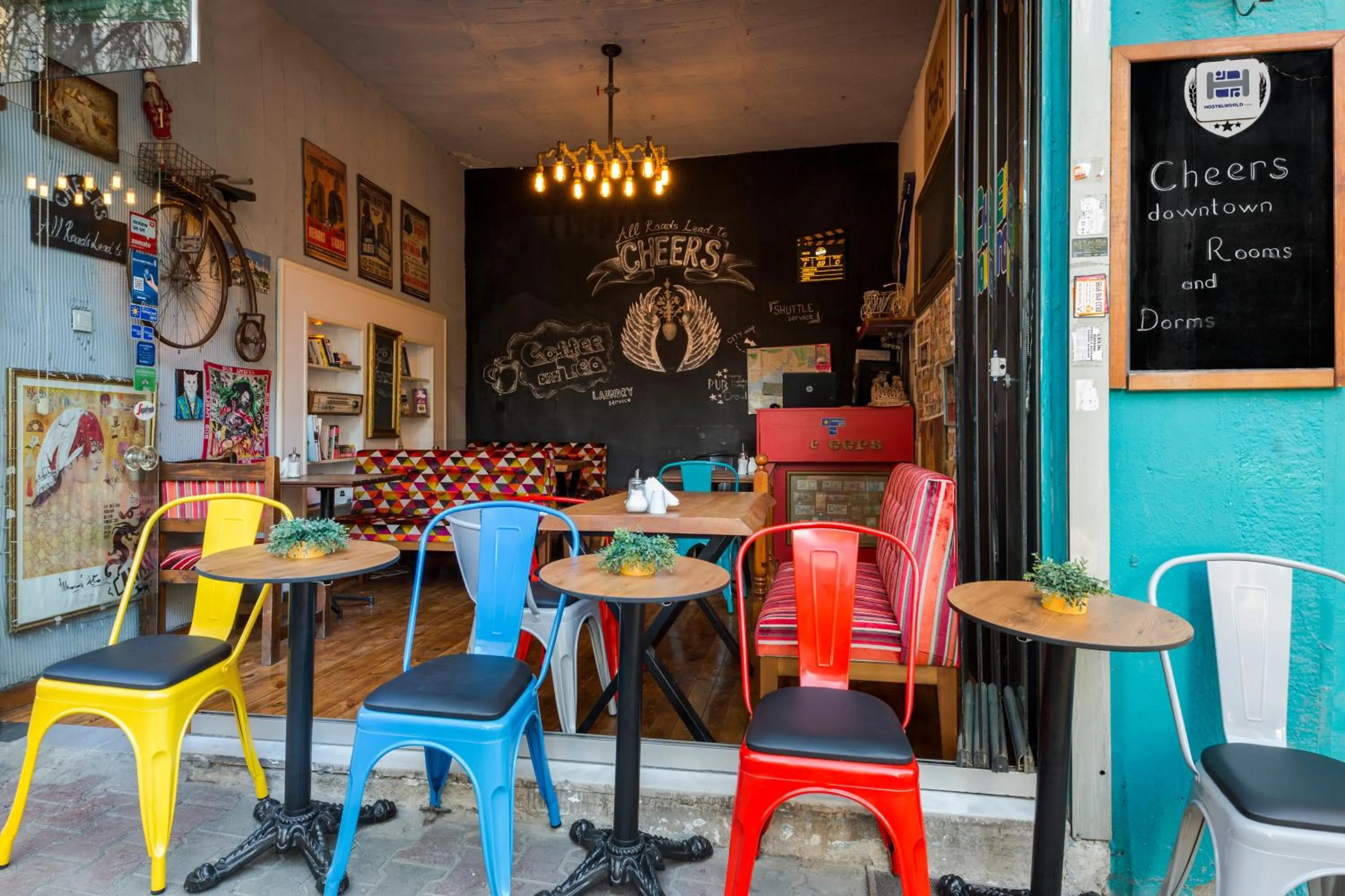 Restaurant/places to eat in Cheers Midtown Hostel