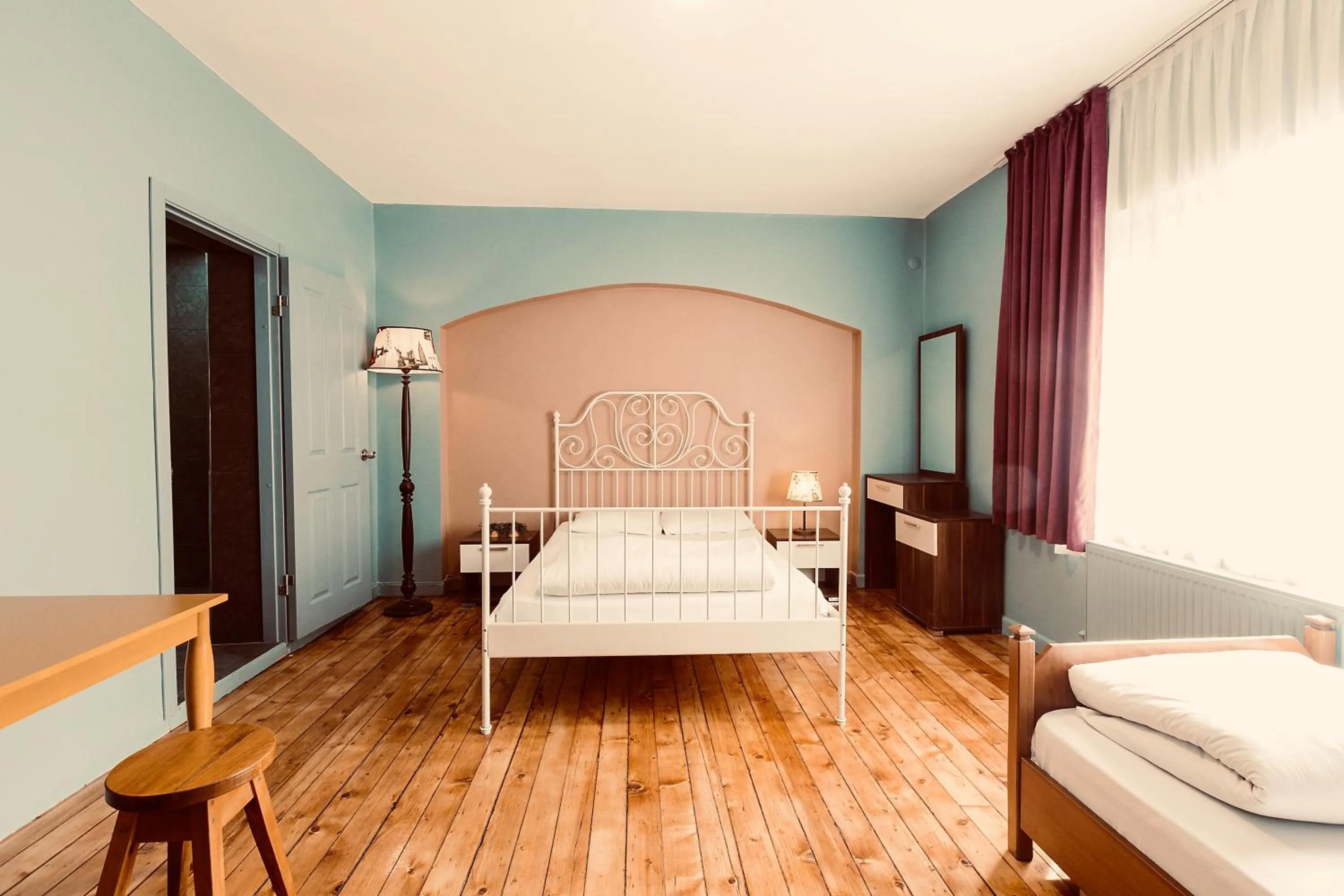 Bed in Cheers Midtown Hostel