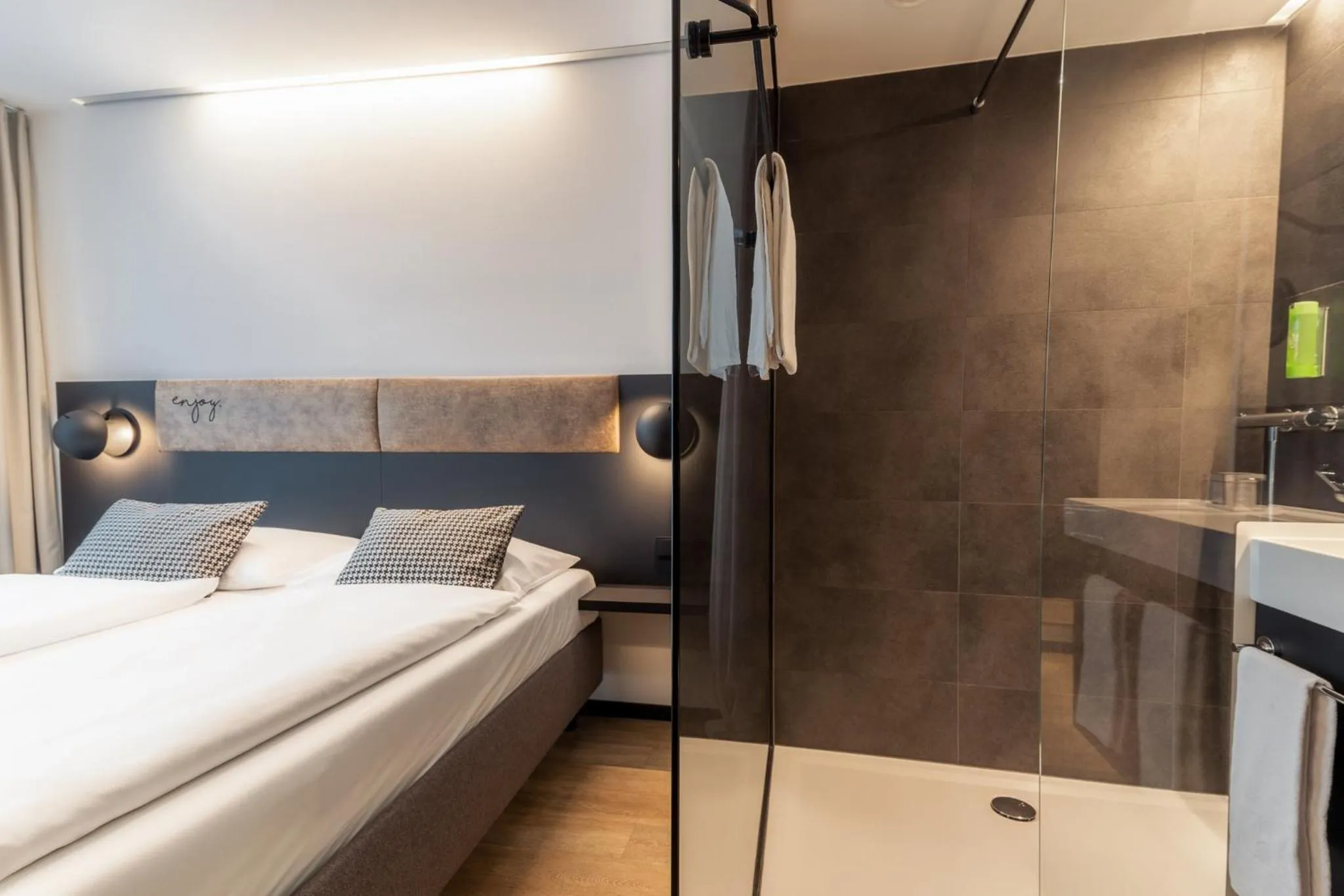 Photo of the whole room, Bed in arte Hotel Salzburg