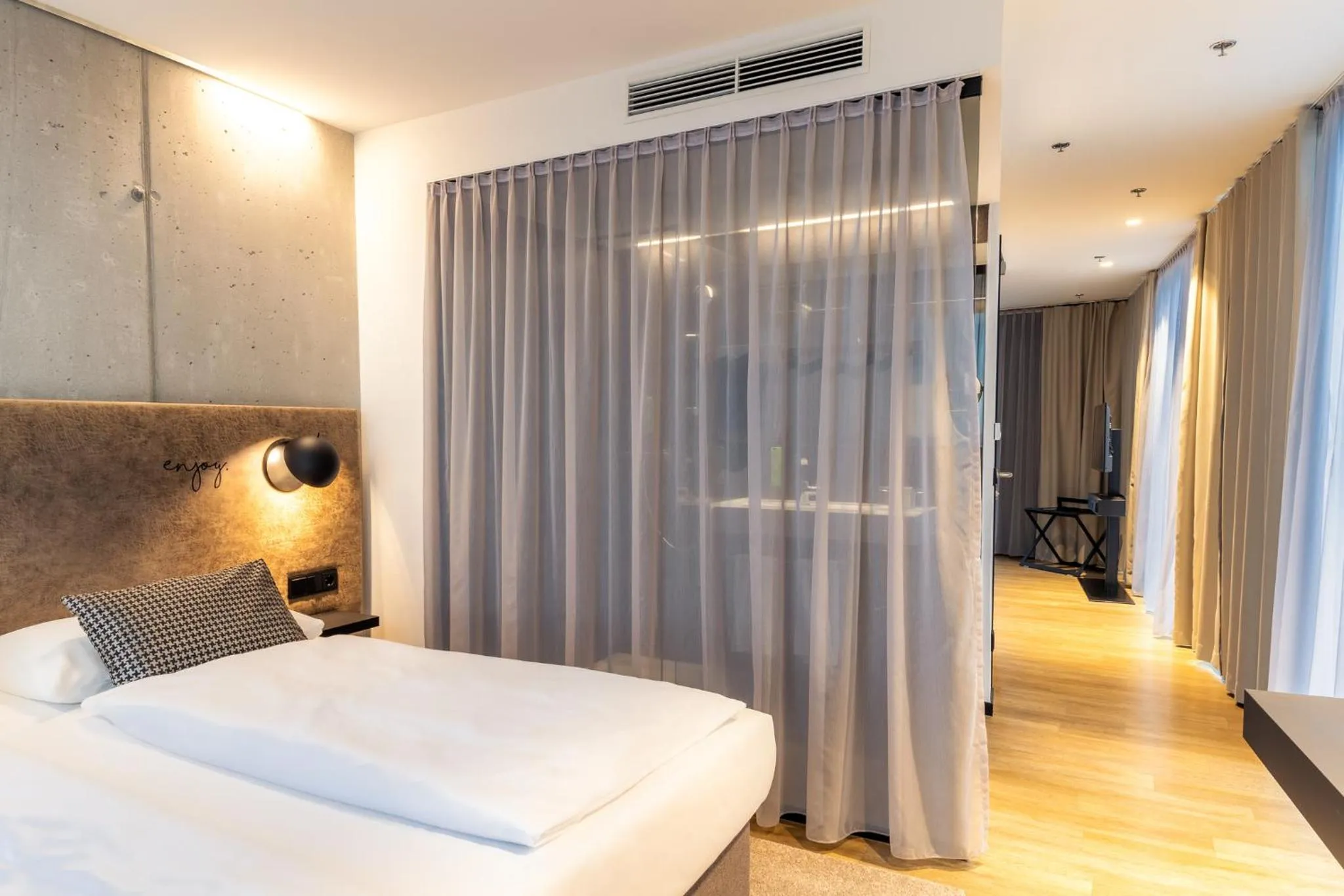 Photo of the whole room, Bed in arte Hotel Salzburg