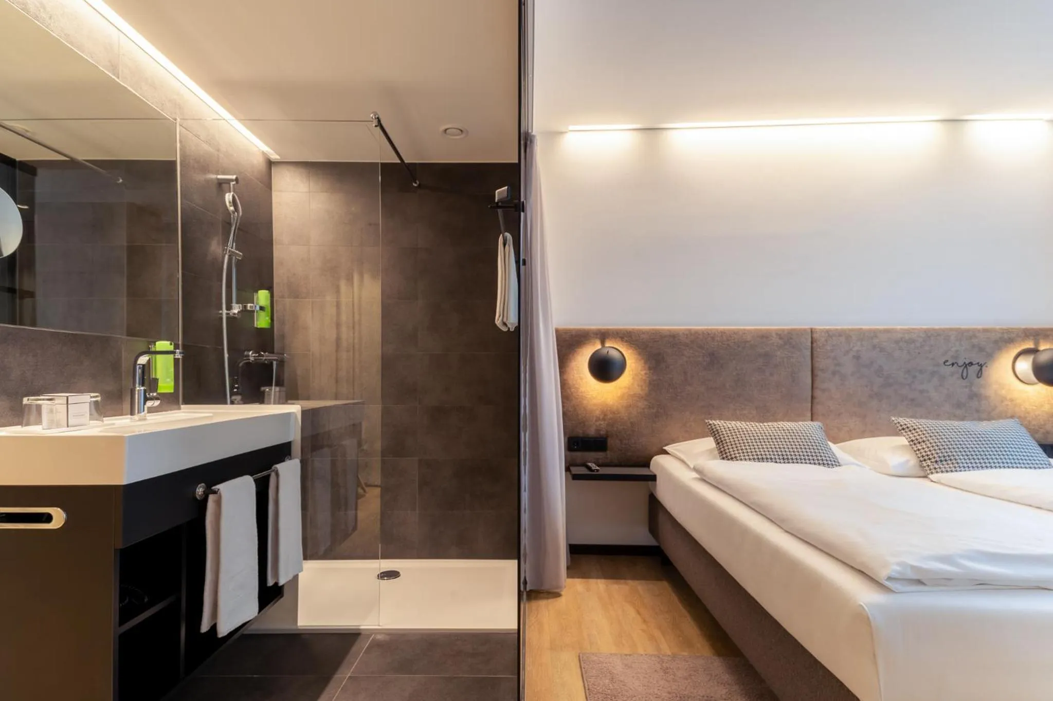 Photo of the whole room, Bed in arte Hotel Salzburg