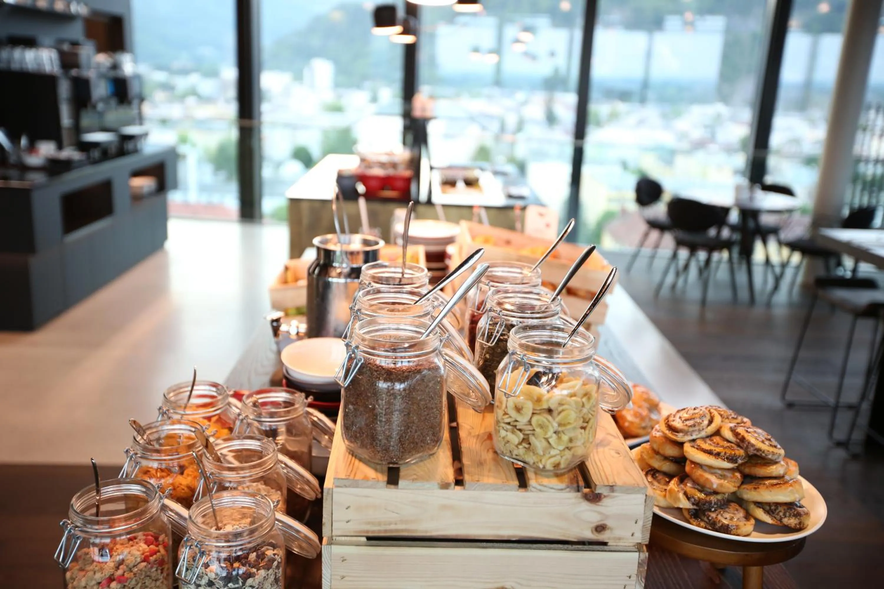 Restaurant/places to eat in arte Hotel Salzburg