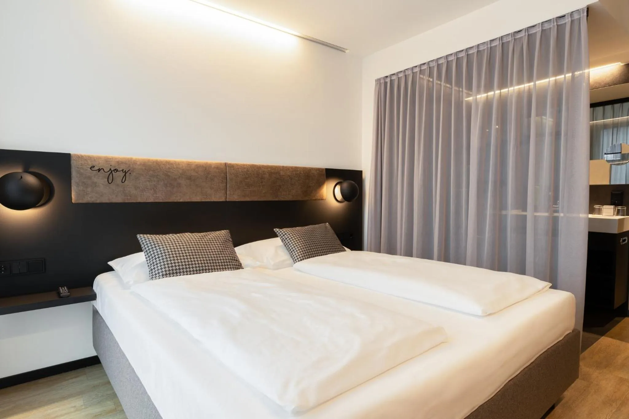 Photo of the whole room, Bed in arte Hotel Salzburg