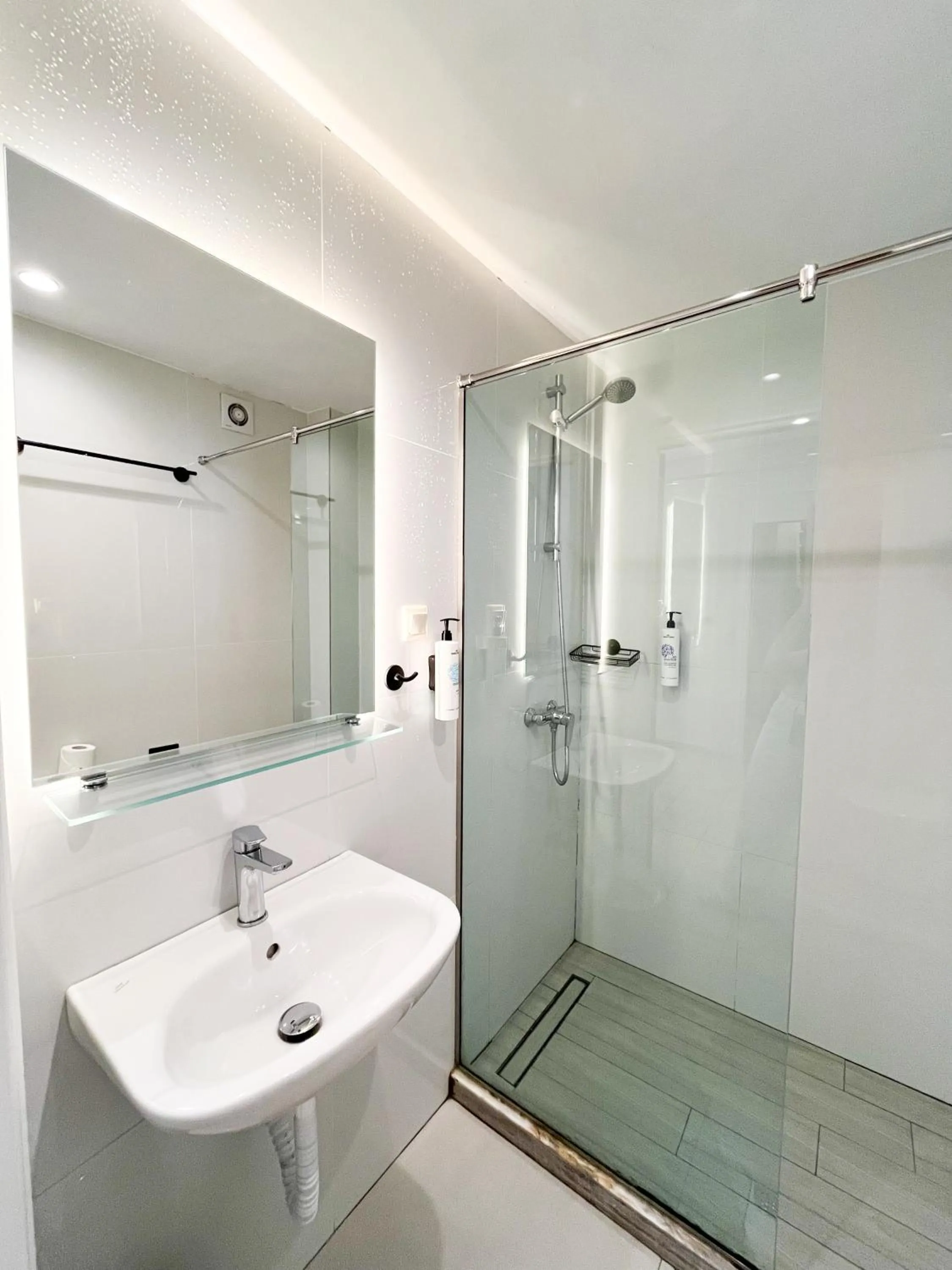 Bathroom in Athens Studios